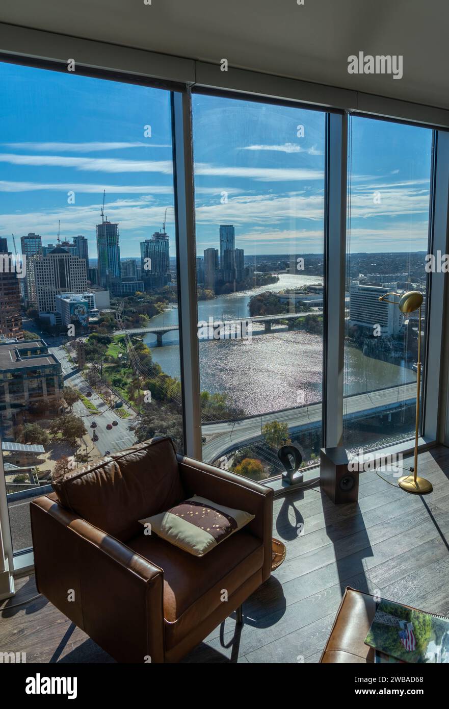 HDR-Bild vom Luxusapartment auf den Ladybird Lake in Austin Texas mit Blick auf den Rainey Street District. Stockfoto