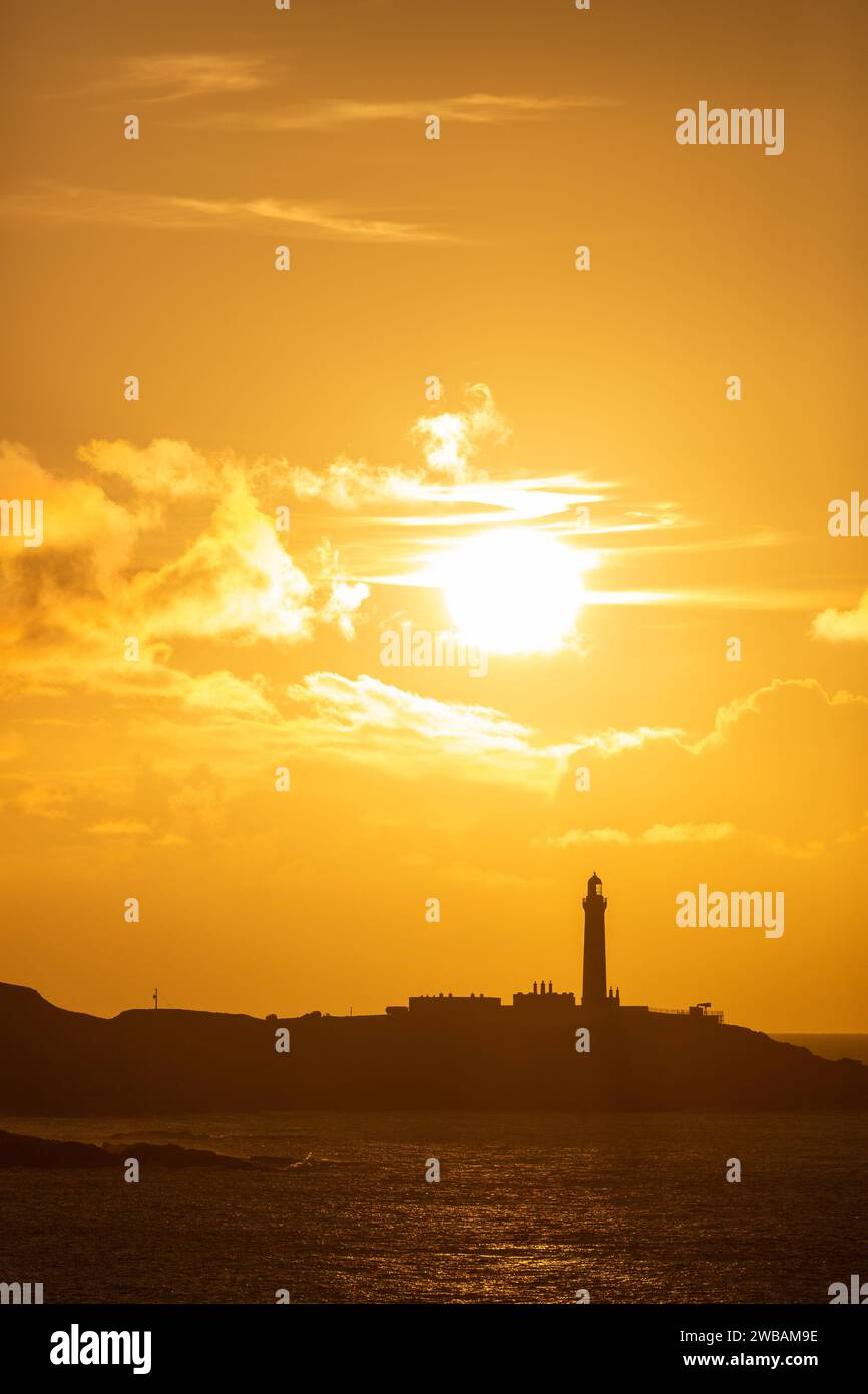 Sonnenuntergang am Ardnamurchan Lighthouse am Ardnamurchan Point, dem westlichsten Punkt auf dem britischen Festland. Stockfoto