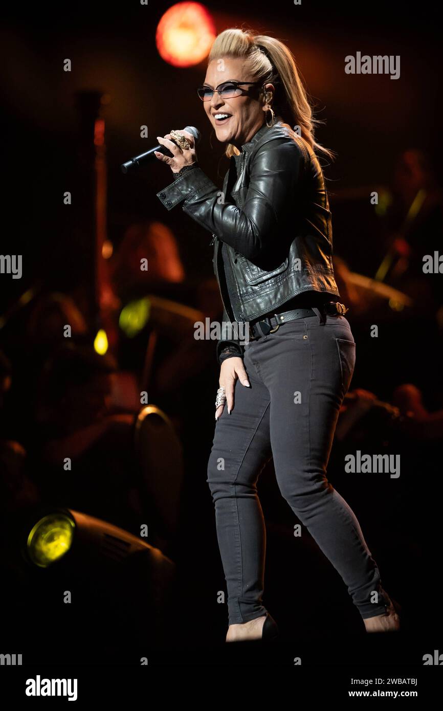 Die US-amerikanische Sängerin Anastacia Lyn Newkirk bei der Night of the Proms Tour 2023 in München. München Olympiahalle Bayern Deutschland *** US-Sängerin Anastacia Lyn Newkirk bei der Nacht der Proms Tour 2023 in München Olympiahalle Bayern Deutschland Stockfoto