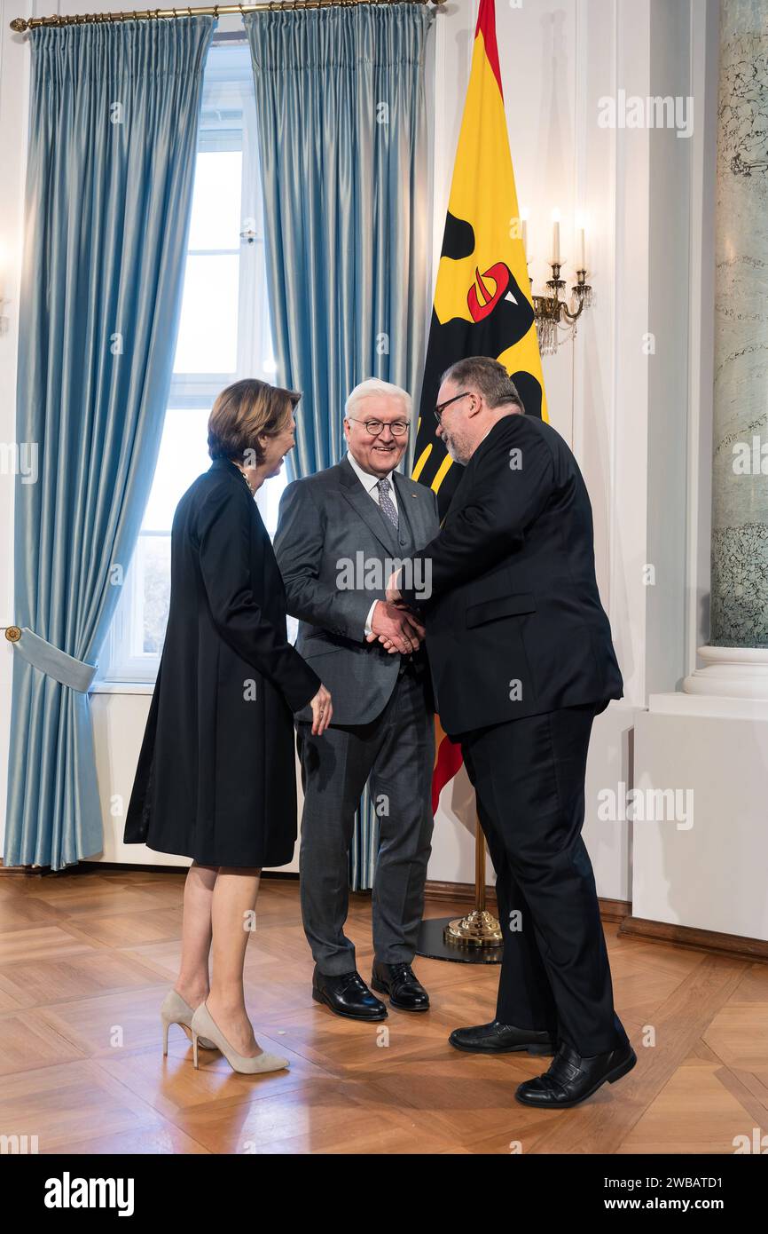 09.01.2024,Berlin,Schloss Bellevue,Neujahrsempfang des Bundespräsidenten Frank-Walter-Steinmeier für Repräsentanten des öffentlichen Lebens und rund 60 engagierte Bürgerinnen und Bürger aus allen Bundesländern.Foto:BP Frank-Walter Steinmeier,Elke Büdenbender,Siegfried Russwurm *** 09 01 2024,Berlin,Schloss Bellevue,Neujahrsempfang von Bundespräsident Frank Walter Steinmeier für Vertreter der öffentliches Leben und rund 60 engagierte Bürger aus allen bundesländern Foto BP Frank Walter Steinmeier, Elke Büdenbender, Siegfried Russwurm Stockfoto