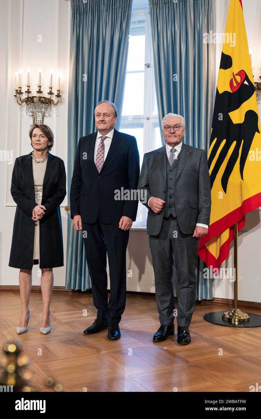 09.01.2024,Berlin,Schloss Bellevue,Neujahrsempfang des Bundespräsidenten Frank-Walter-Steinmeier für Repräsentanten des öffentlichen Lebens und rund 60 engagierte Bürgerinnen und Bürger aus allen Bundesländern.Foto:BP Frank-Walter Steinmeier,Elke Büdenbender,Joachim Rukwied *** 09 01 2024,Berlin,Schloss Bellevue,Neujahrsempfang von Bundespräsident Frank Walter Steinmeier für Vertreter der öffentliches Leben und rund 60 engagierte Bürger aus allen bundesländern Foto BP Frank Walter Steinmeier, Elke Büdenbender, Joachim Rukwied Stockfoto