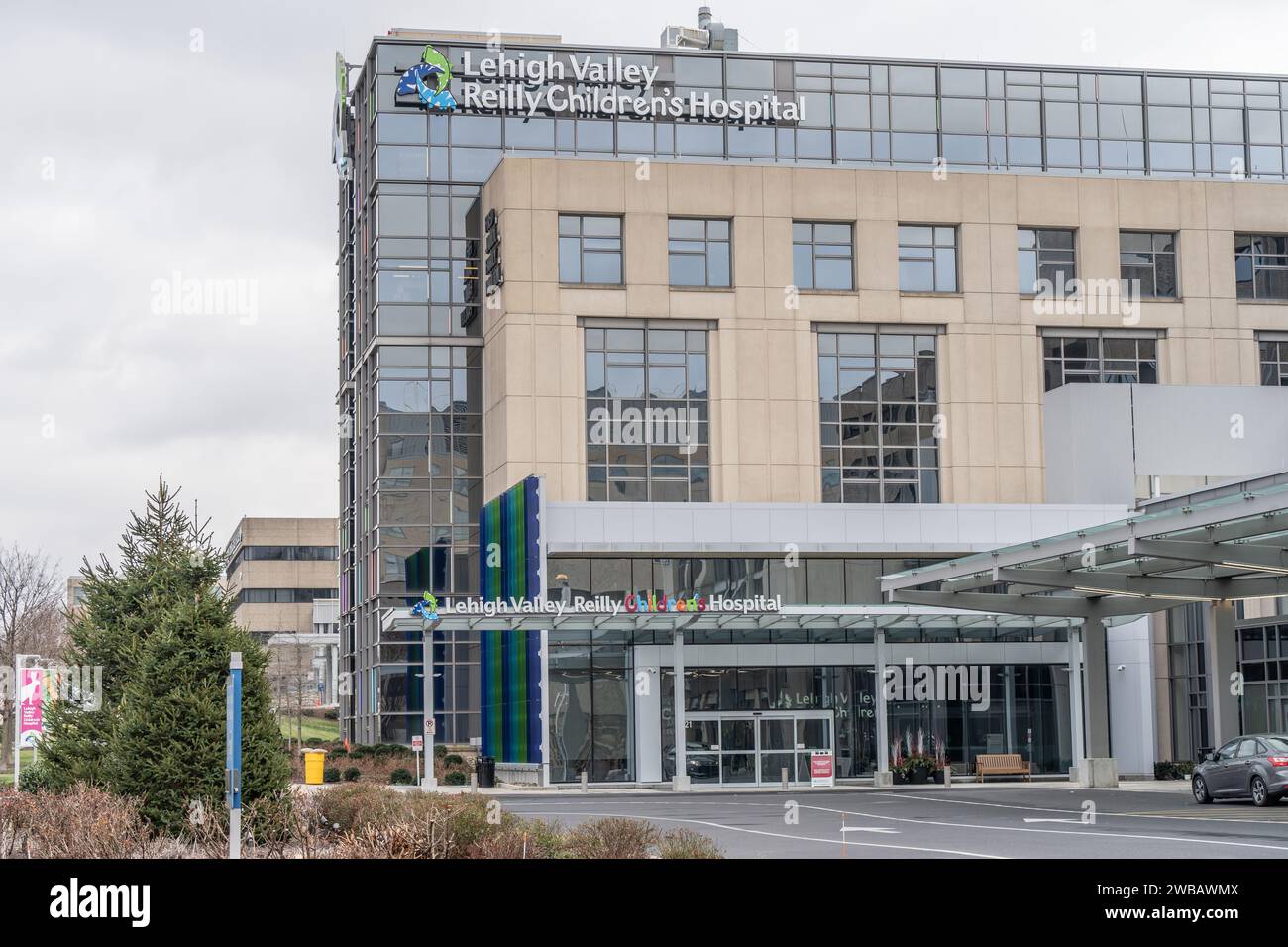 Allentown, Pennsylvania – 1. Januar 2023: Lehigh Valley Reilly Children’s Hospital mit umfassender Kinderbetreuung. Stockfoto