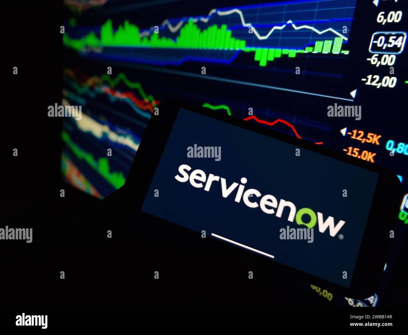 Konskie, Polen - 07. Januar 2024: Firmenlogo ServiceNow wird auf dem Bildschirm des Mobiltelefons angezeigt Stockfoto