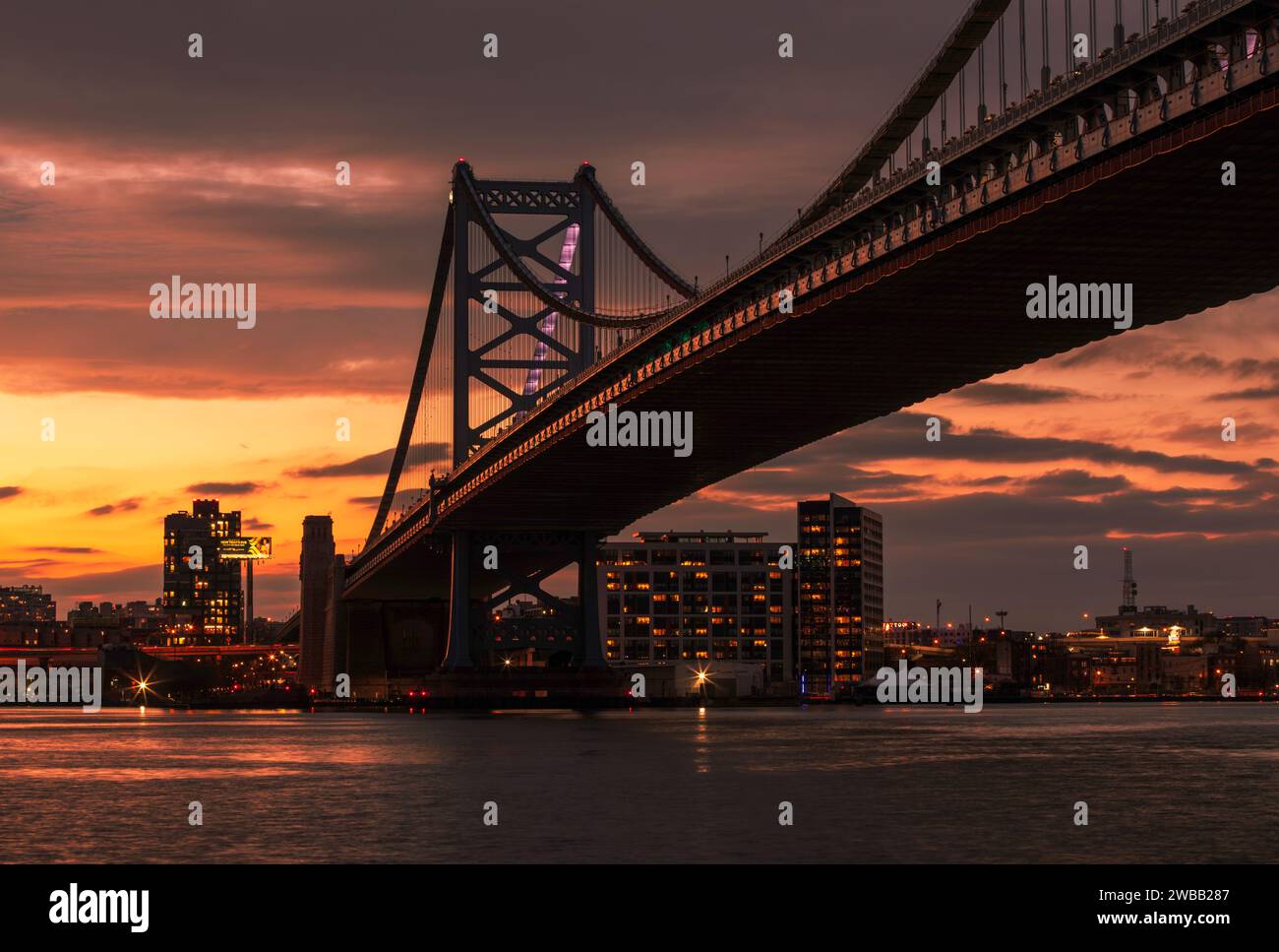 Benjamin Franklyn Bridge bei Sonnenuntergang Stockfoto