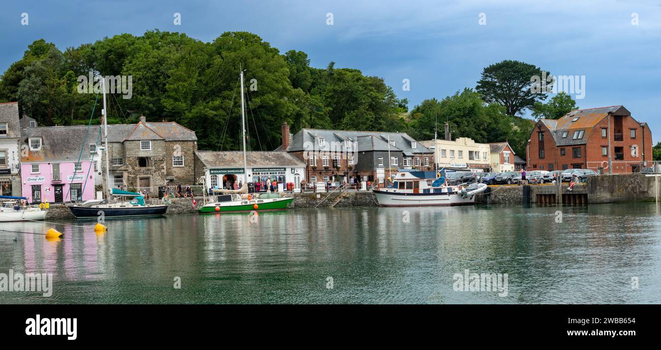 Boote liegen im hübschen Padstow Hafen Cornwall England Stockfoto