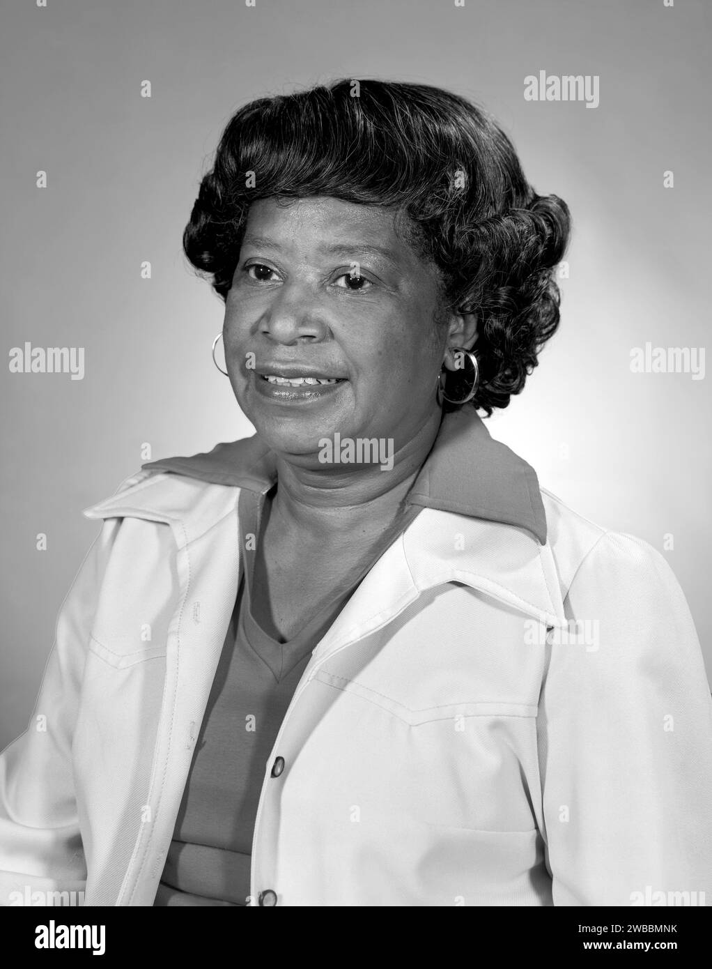 Mary Jackson, die erste afroamerikanische Ingenieurin der NASA, Kopf-und-Schultern-Porträt, NASA Langley Research Center, Hampton, Virginia, USA, Bob Nye für die NASA, 1979 Stockfoto