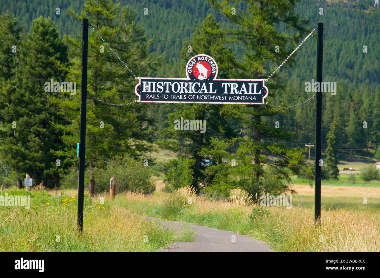 Great Northern Historical Trail Railtrail, Smith Lake Waterfowl Produktionsgebiet, Montana Stockfoto