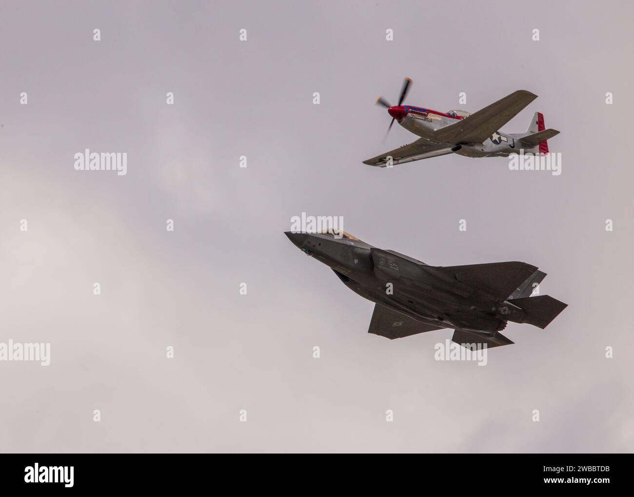 F35 mit Stützebene Stockfoto