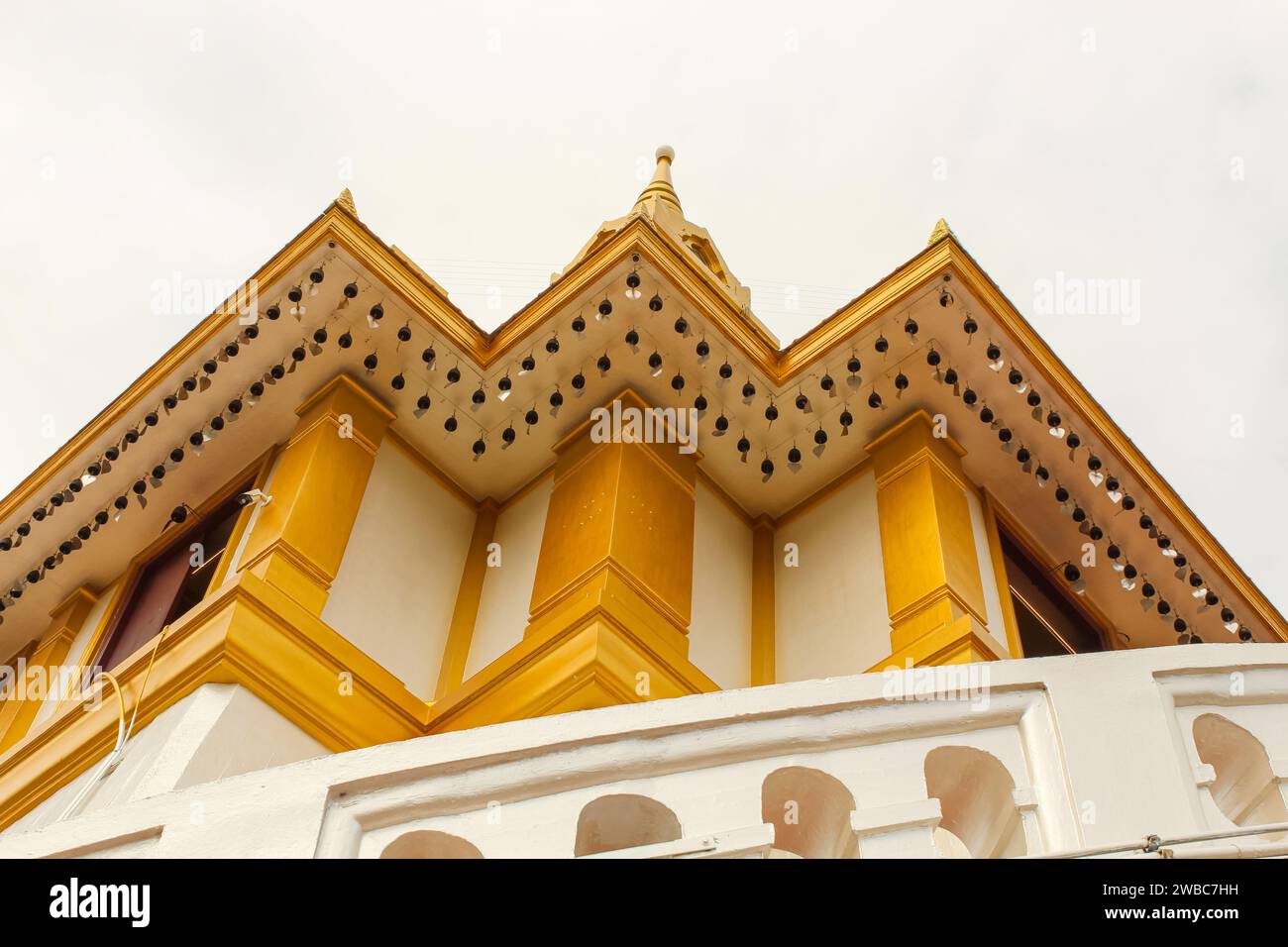 Das Golden Mount Wat Saket Ratcha Wora Maha Wihan im Bezirk Pom Prap Sattru Phai, Bangkok, Thailand. Stockfoto