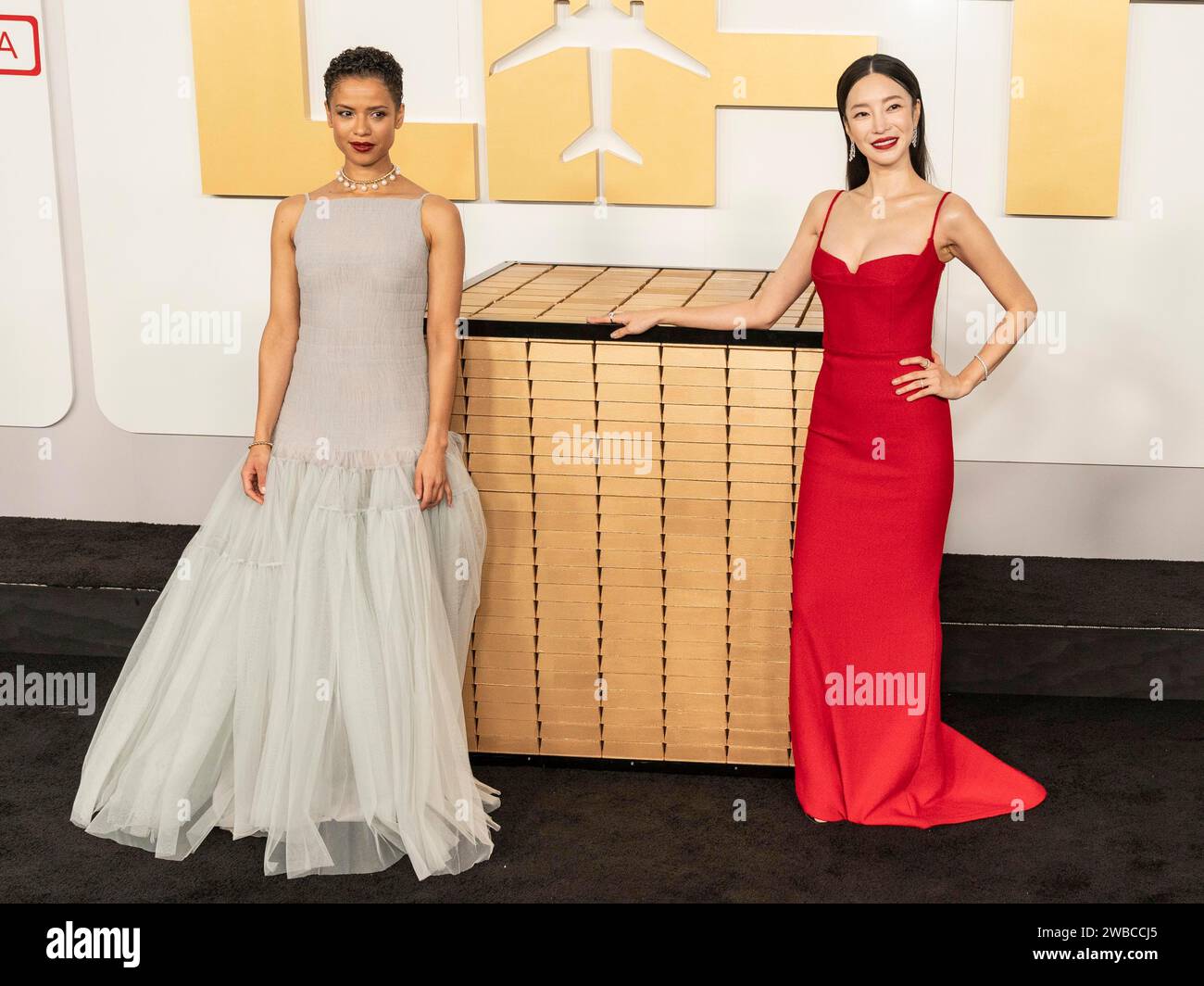 New York, New York, USA. Januar 2024. Gugu Mbatha-Raw und Yun Jee Kim nehmen am 8. Januar 2024 an Netflix's „Lift“-Weltpremiere im Jazz im Lincoln Center in New York Teil (Bild: © Lev Radin/ZUMA Press Wire). Nicht für kommerzielle ZWECKE! Stockfoto