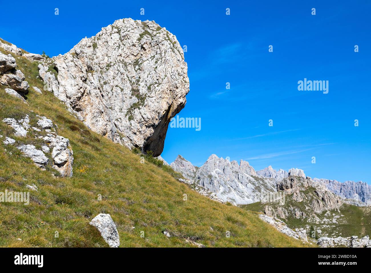 Massiver Felsbrocken am Rotwand in Rosengarten, Südtirol Stockfoto