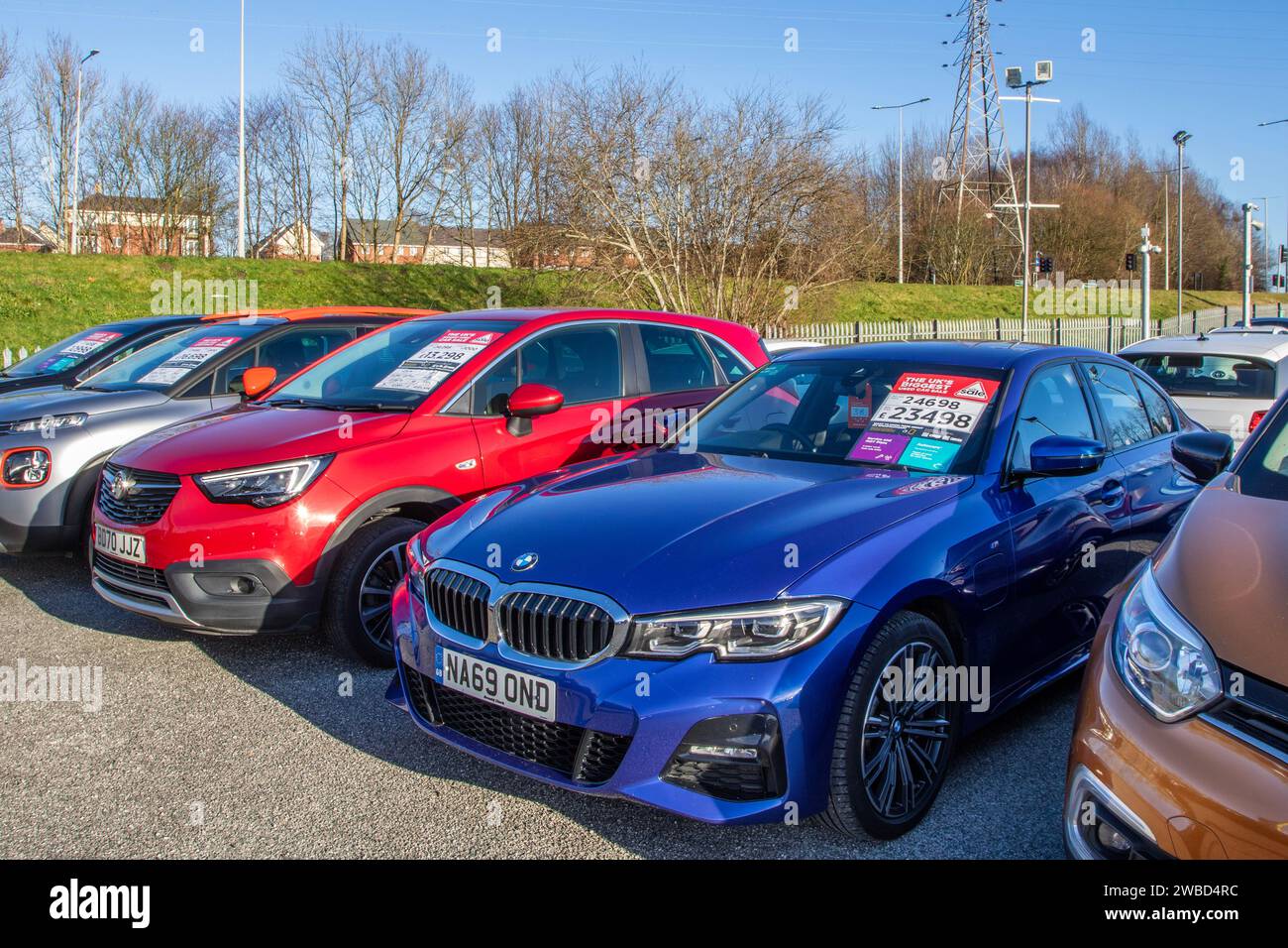 2019 BMW 330E M Sport Auto 292 12Kwh PHEV 113 PS/83Kw Step Auto Start/Stopp Blaue Limousine Hybrid Electric 1998 ccm, leistungsstark 215 kw (292 ps) Leistung. Gebrauchtwagen zum Verkauf in Preston, Großbritannien Stockfoto