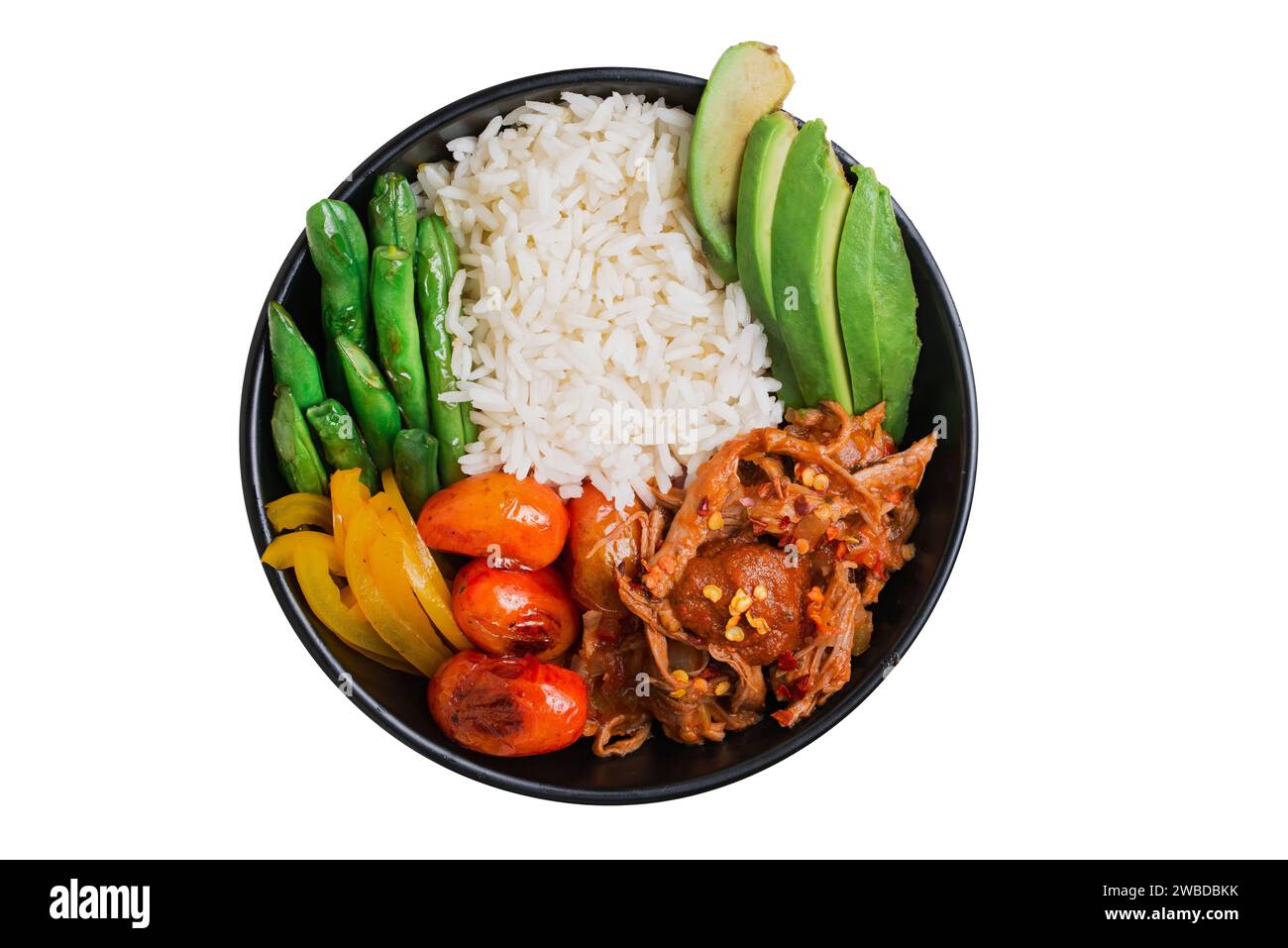 Eine Gourmet-Schüssel mit Reis, Avocado, Fleisch, Chili, Tomaten, süßer Pfeffer und Bohnen Stockfoto