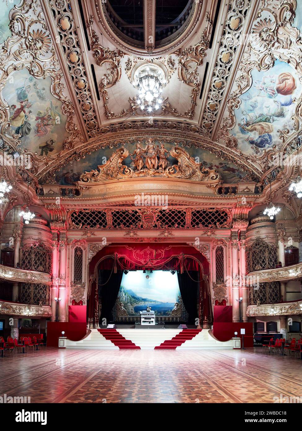 Das Innere des Blackpool Tower Ballroom, Blackpool, Nordwesten Englands, Großbritannien Stockfoto