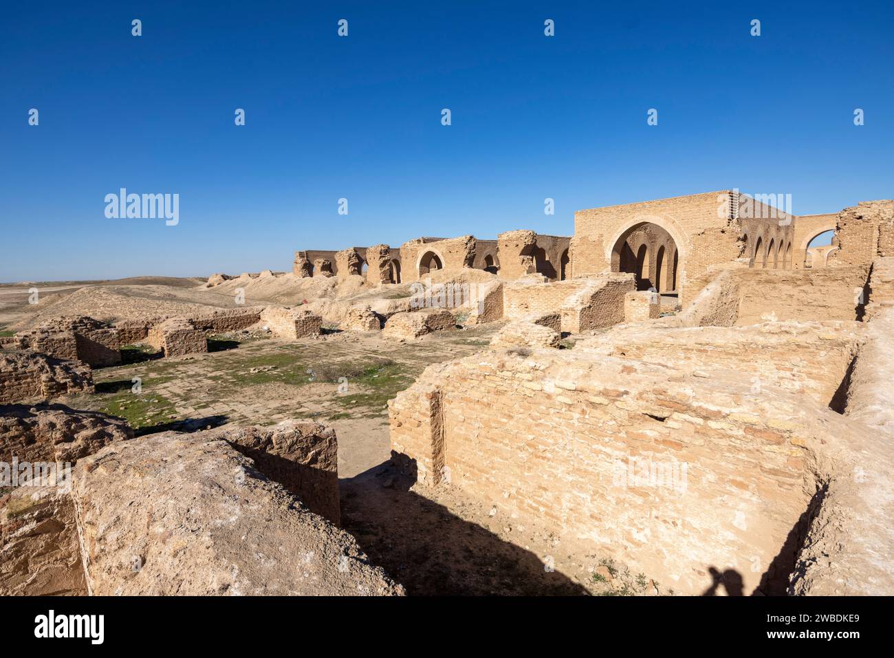 Blick auf die Umkleidekabinen des Kalifen neben der Abu Dulaf-Moschee aus dem 9. Jahrhundert in Samarra, Irak Stockfoto