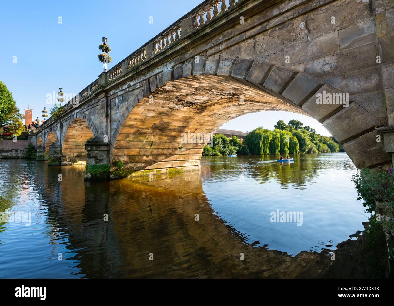 English Bridge und der Fluss Severn, Shrewsbury, Shropshire. Stockfoto