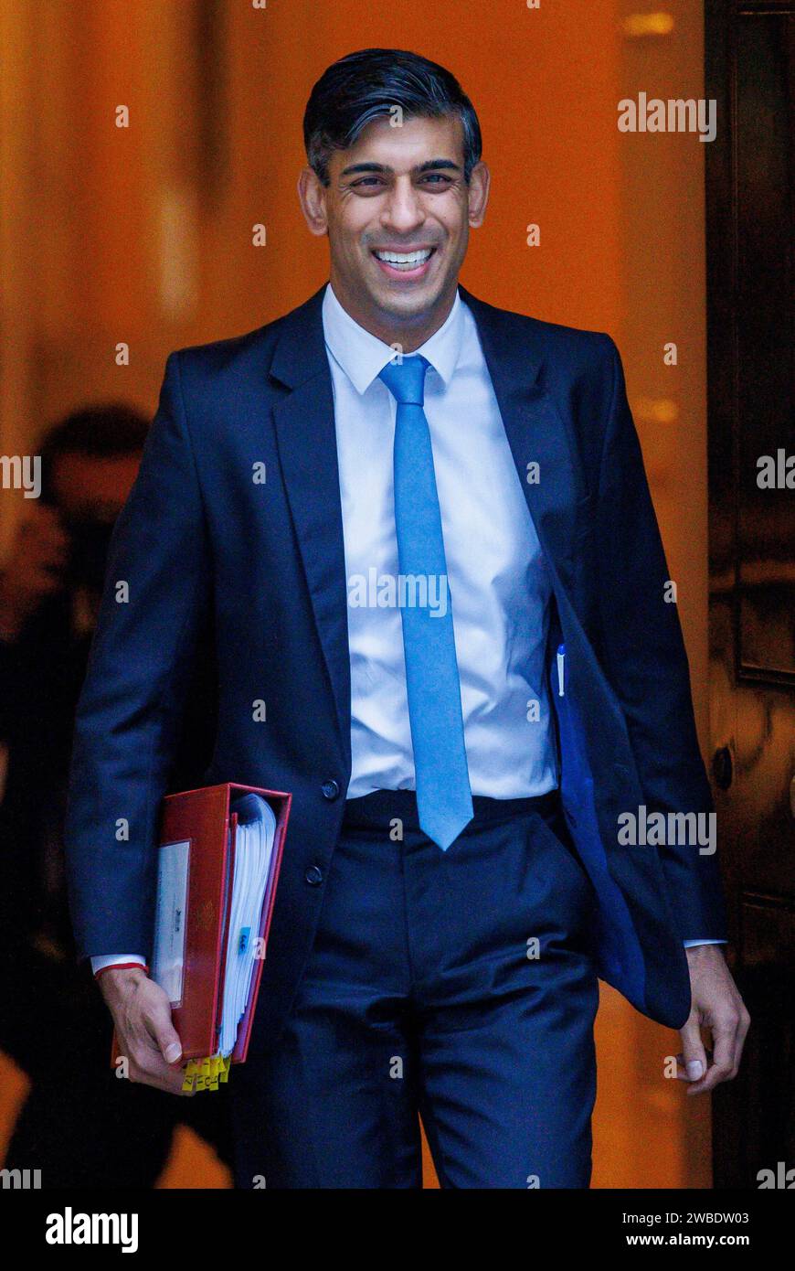 London, Großbritannien. Januar 2024. Premierminister Rishi Sunak verlässt Nummer 10, um Fragen zum Premierminister zu stellen. Er wird auf Sir Keir Starmer über den Versandkarton treffen. Quelle: Mark Thomas/Alamy Live News Stockfoto