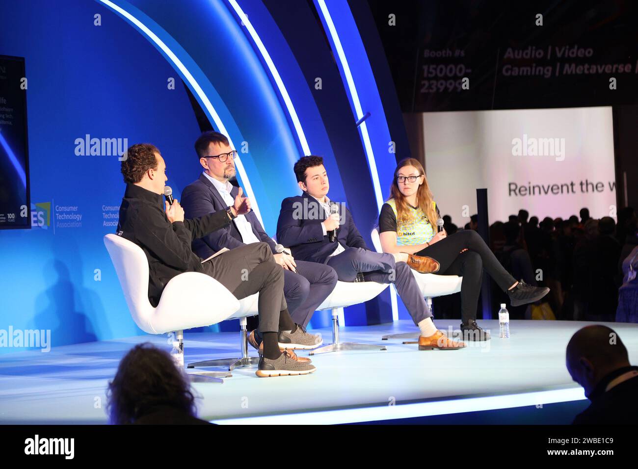 Las Vegas, Usa. Januar 2024. (L-R) Paul Mitchell, President Indy Autonomous Challenge, Tino Schulze, Vice President Autonomous Driving & Software Solutions, dSPACE, Dr. Alvaro Velasquez, Information Innovation Officer - Program Manager bei DARPA und C.K. Wolfe, Teamleiter und Software Engineer, AI Racing Tech, University of California Berkeley, sprechen Sie am Dienstag, den 9. Januar 2024, auf der Bühne einer Konferenz auf der International CES 2024 im Las Vegas Convention Center in Las Vegas, Nevada. Foto: James Atoa/UPI Credit: UPI/Alamy Live News Stockfoto