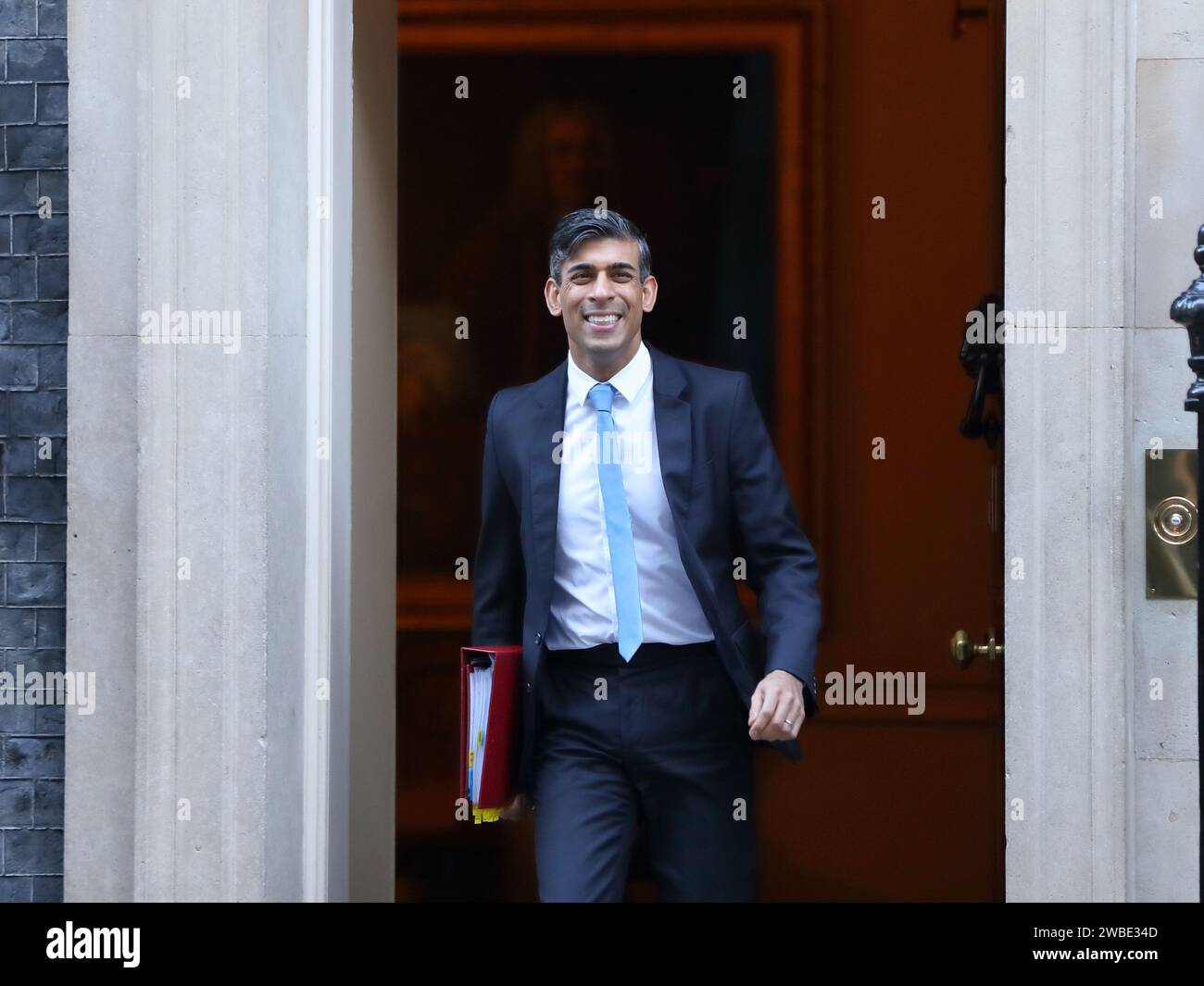 London, Großbritannien. Januar 2024. Der britische Premierminister Rishi Sunak verlässt die Downing Street 10, um an den wöchentlichen Fragen des Premierministers der PMQ im Parlament teilzunehmen. Quelle: Uwe Deffner/Alamy Live News Stockfoto London, Großbritannien. Januar 2024. Der britische Premierminister Rishi Sunak verlässt die Downing Street 10, um an den wöchentlichen Fragen des Premierministers der PMQ im Parlament teilzunehmen. Quelle: Uwe Deffner/Alamy Live News Stockfoto