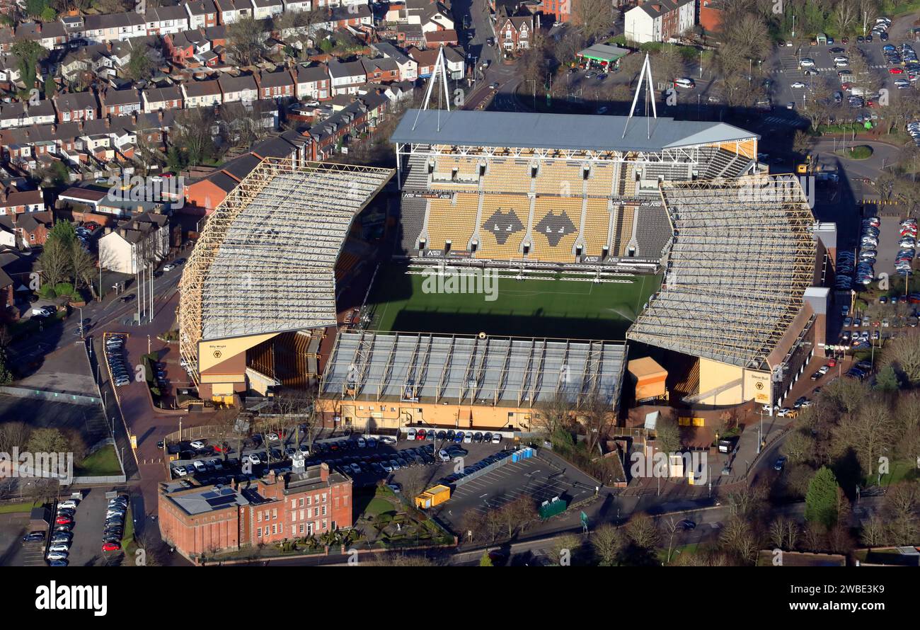 Bis heute (2024) aus der Vogelperspektive des Wolverhampton Wanderers Molineux Stadions Stockfoto