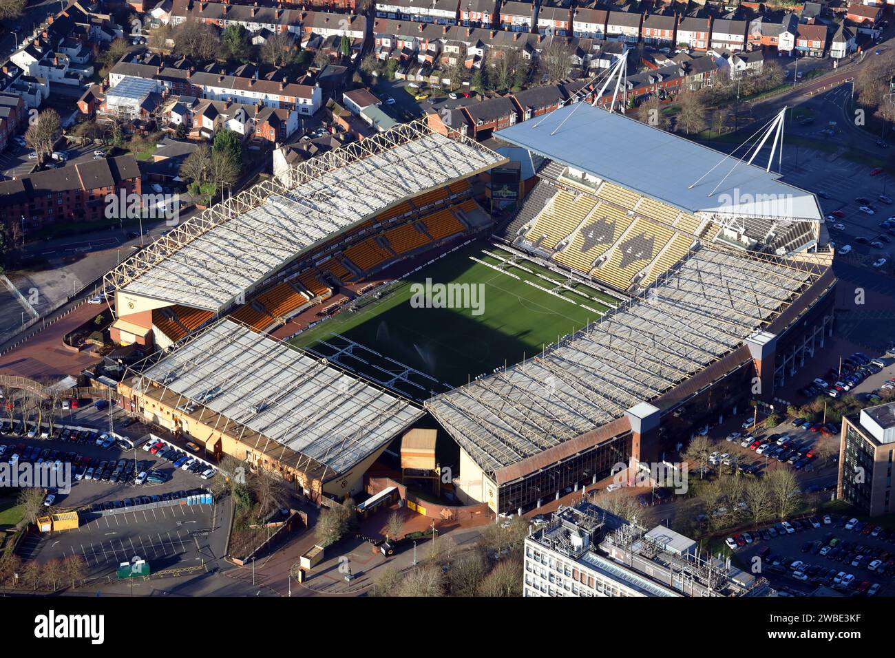 Bis heute (2024) aus der Vogelperspektive des Wolverhampton Wanderers Molineux Stadions Stockfoto