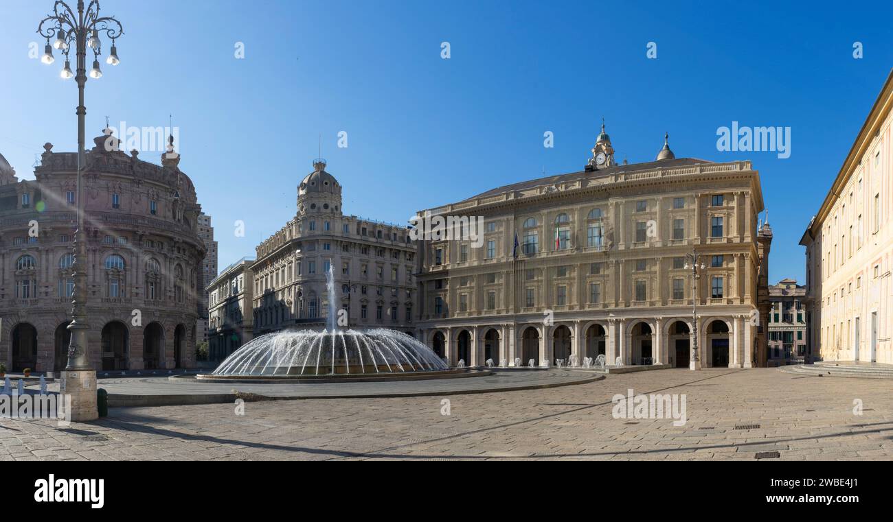 Die große piazza von Genua sonnt sich im goldenen Morgenlicht und zeigt den Glanz der Renaissance-Architektur. Ein majestätischer Brunnen spiegelt den Himmel, Stockfoto
