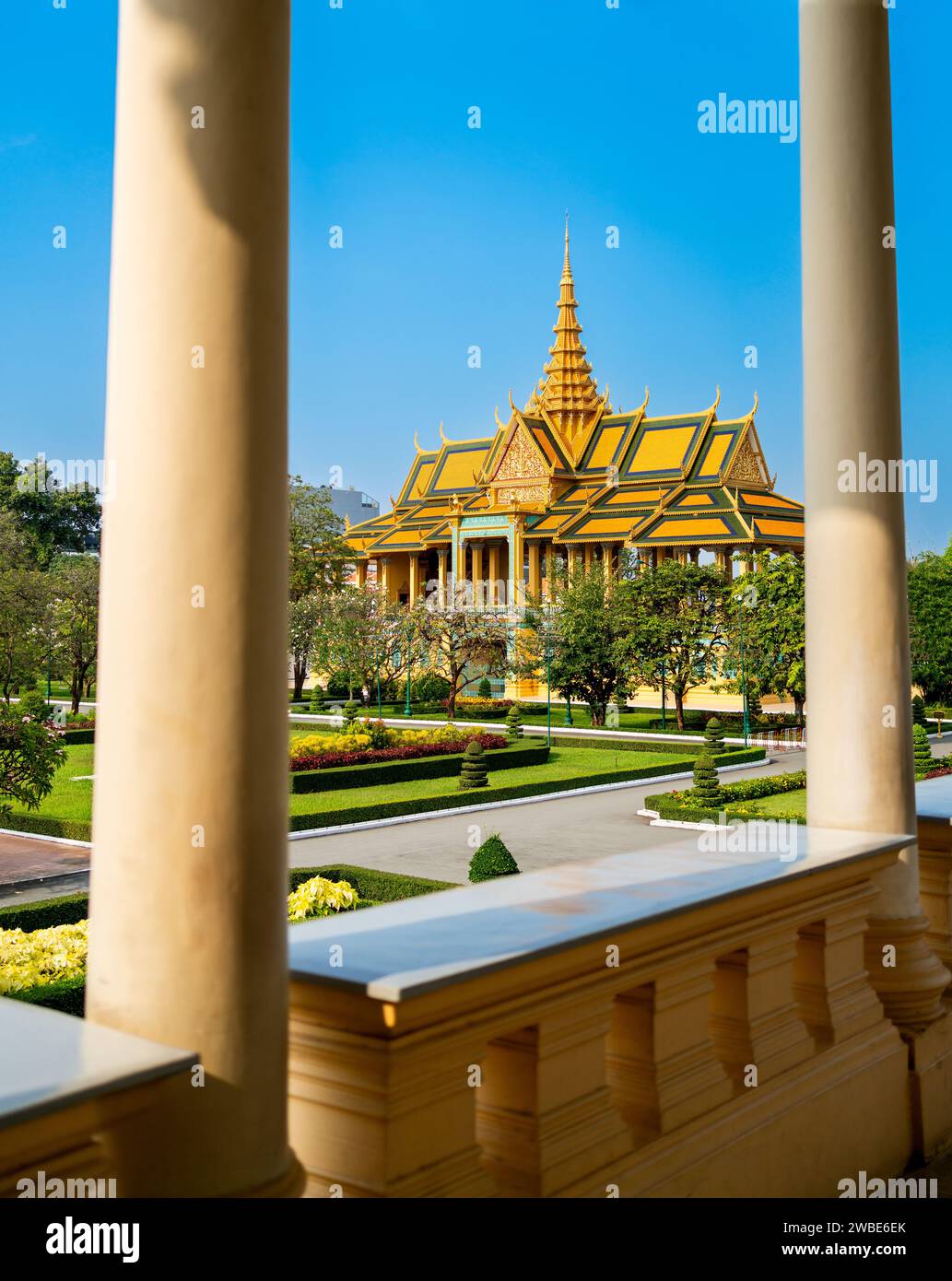 Phnom Penh, Kambodscha. Königspalast, Mondscheinpavillon. Reise und Tourismus in Asien. Wahrzeichen der buddhistischen Kultur. Touristenattraktion in der Hauptstadt. Stockfoto