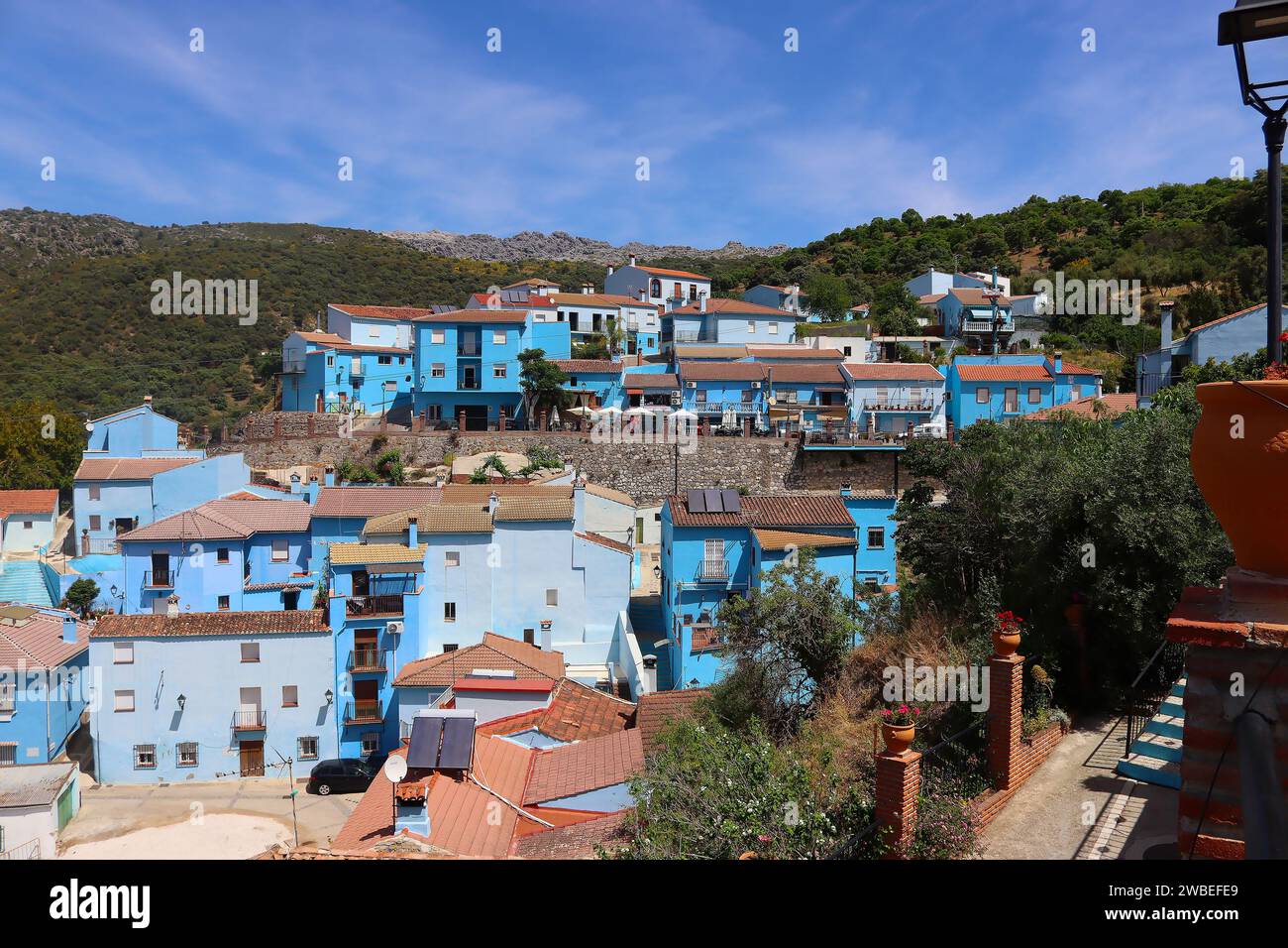 Juzcar, das Schlumpfdorf, blau für die Premiere des Schlumpffilms 2011, Andalusien, Spanien Stockfoto