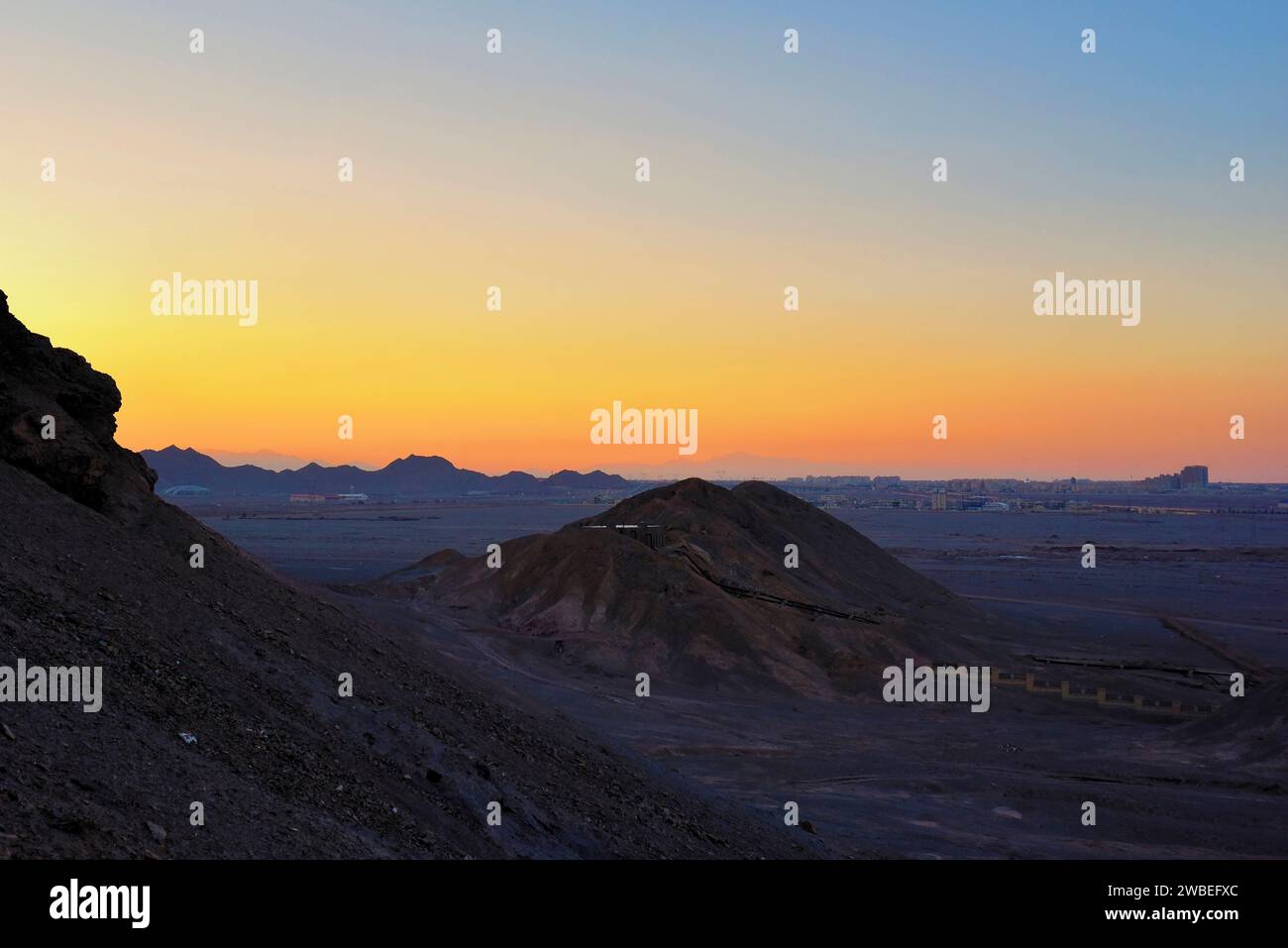 Sonnenuntergang am Turm der Stille, Yazd, Iran. Stockfoto