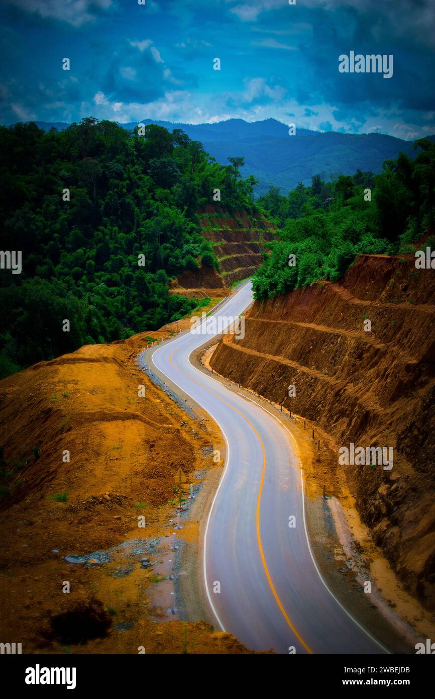 Die einsame Straße von Laos Stockfoto