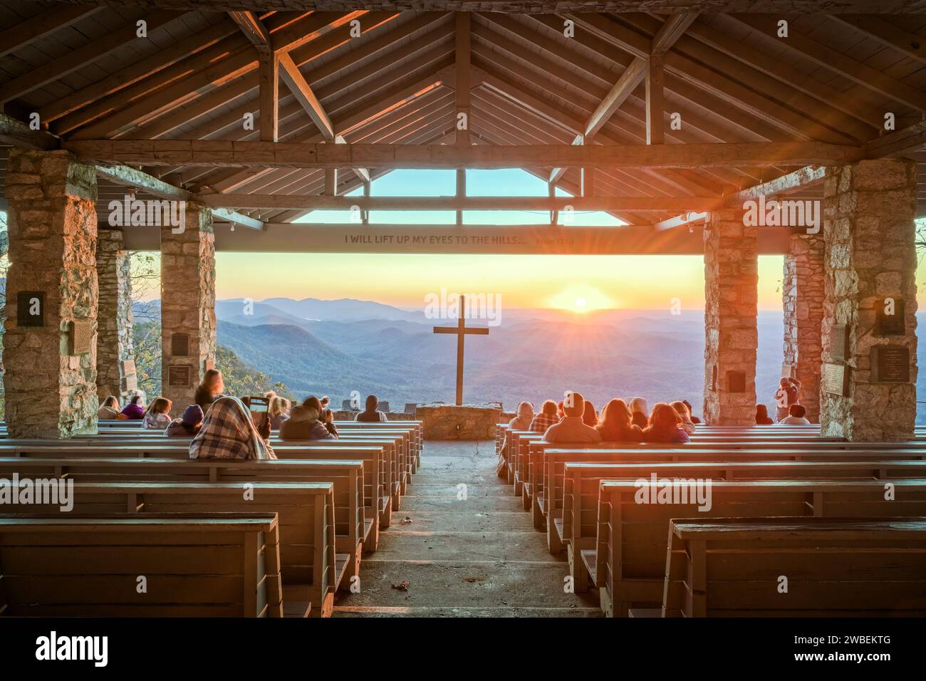 CLEVELAND, SOUTH CAROLINA - 2. NOVEMBER 2020: Besucher genießen die Pretty Place Chapel im Morgengrauen. Stockfoto