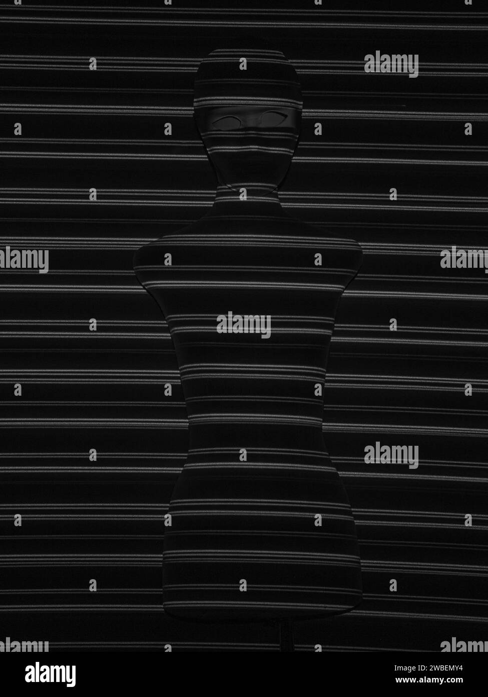 Vertikales konzept Schwarzweiß-Stockfotos und -bilder - Alamy