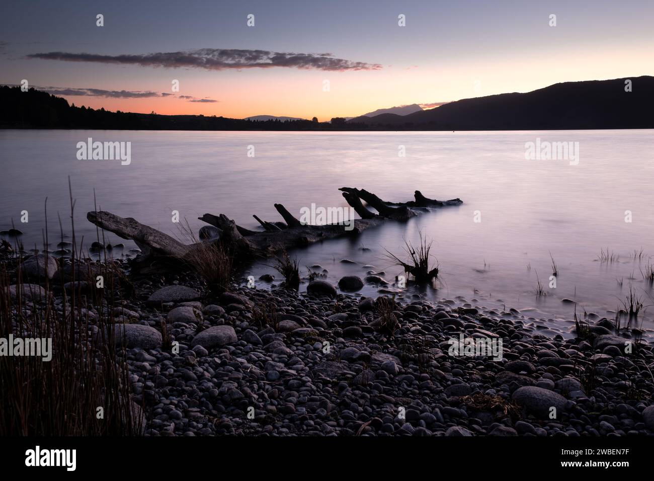 Sonnenuntergang über dem Lake Te Anau Stockfoto