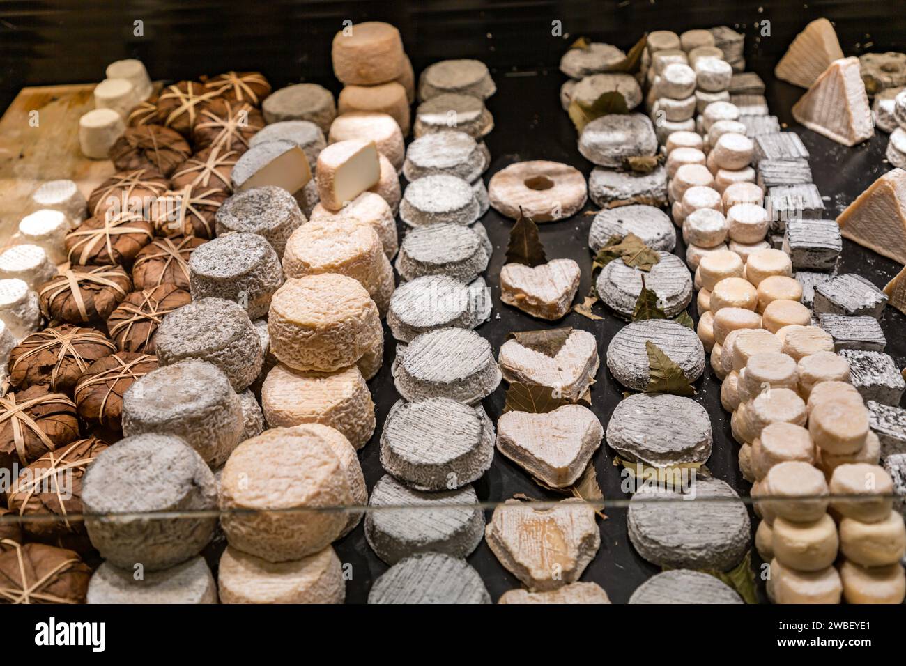 Traditioneller französischer Käse, der 1971 in Les Halles de Lyon Paul ...