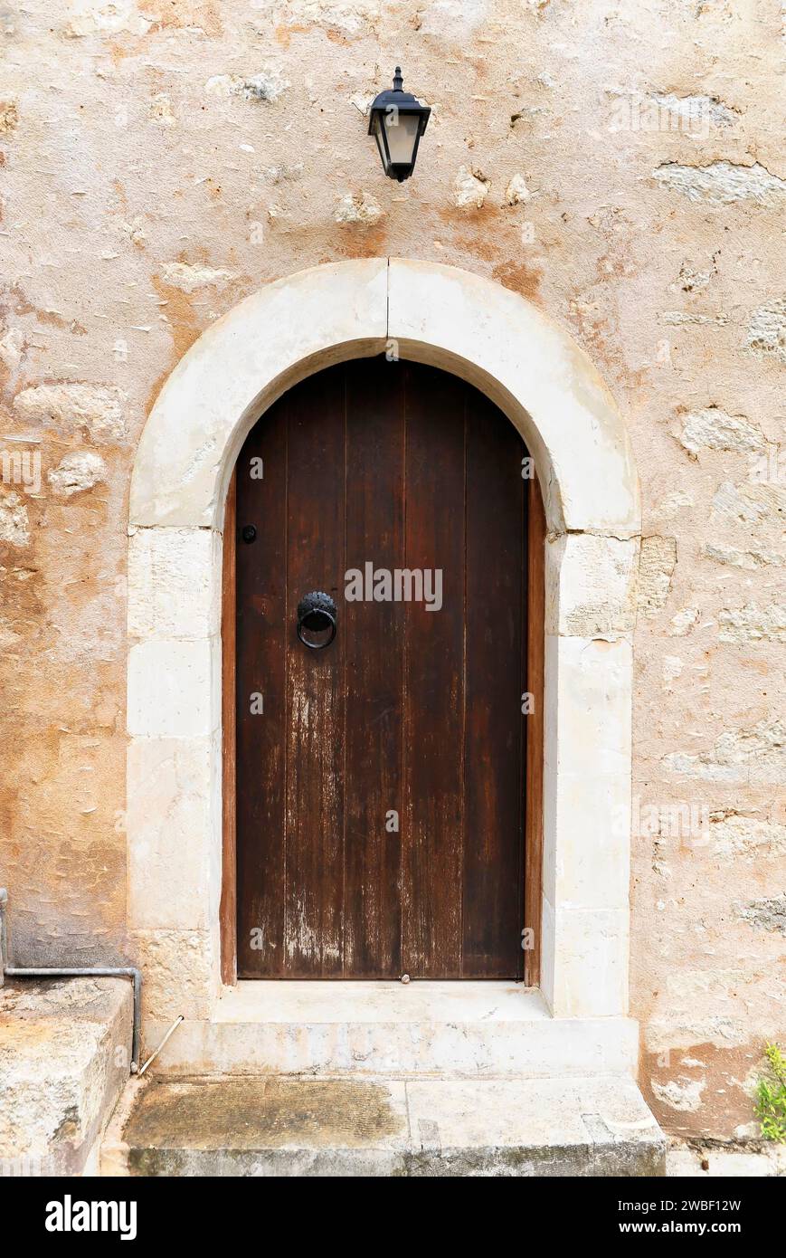 Tür zur Mönchszelle, Klosterkirche, Arkadi Kloster, Moni Arkadi, Nationaldenkmal, Kreta, Griechenland Stockfoto