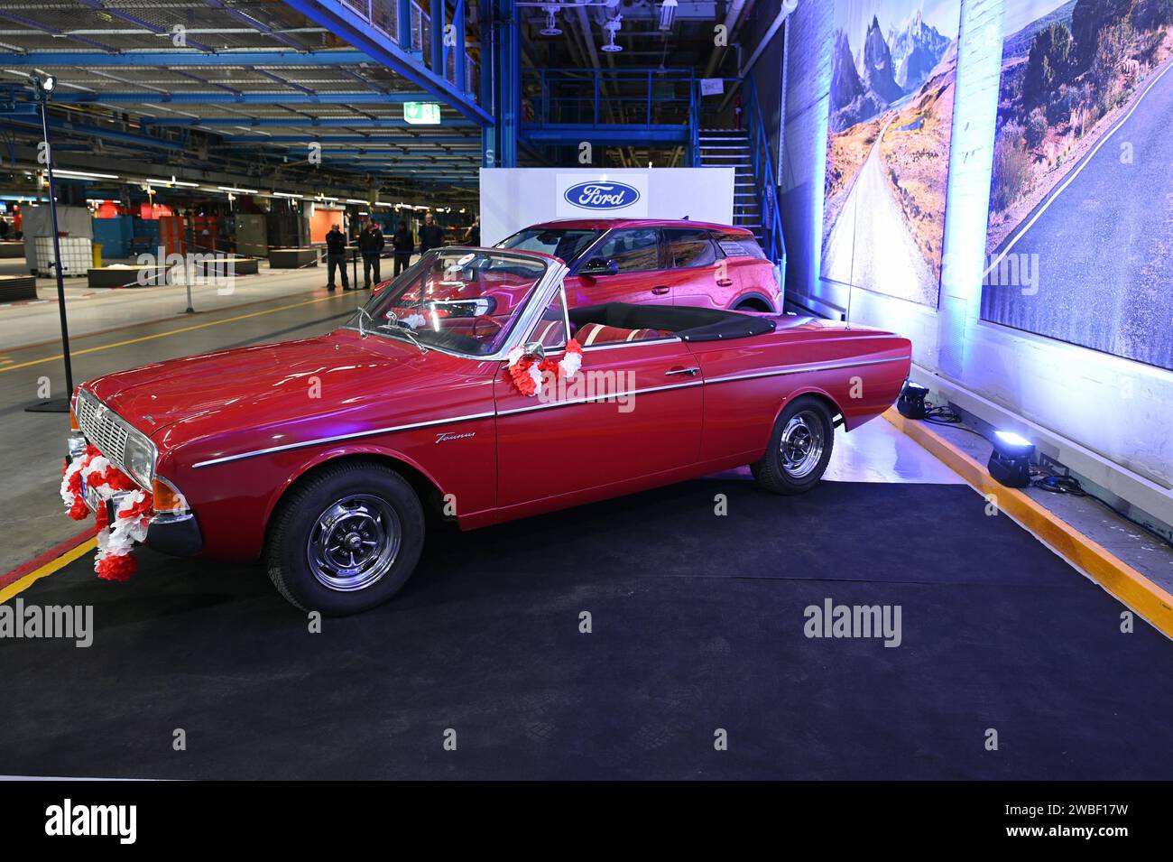 Köln, Deutschland. Januar 2024. Vintage Ford Taunus 20 M TS Cabriolet. Quelle: Horst Galuschka/dpa/Alamy Live News Stockfoto