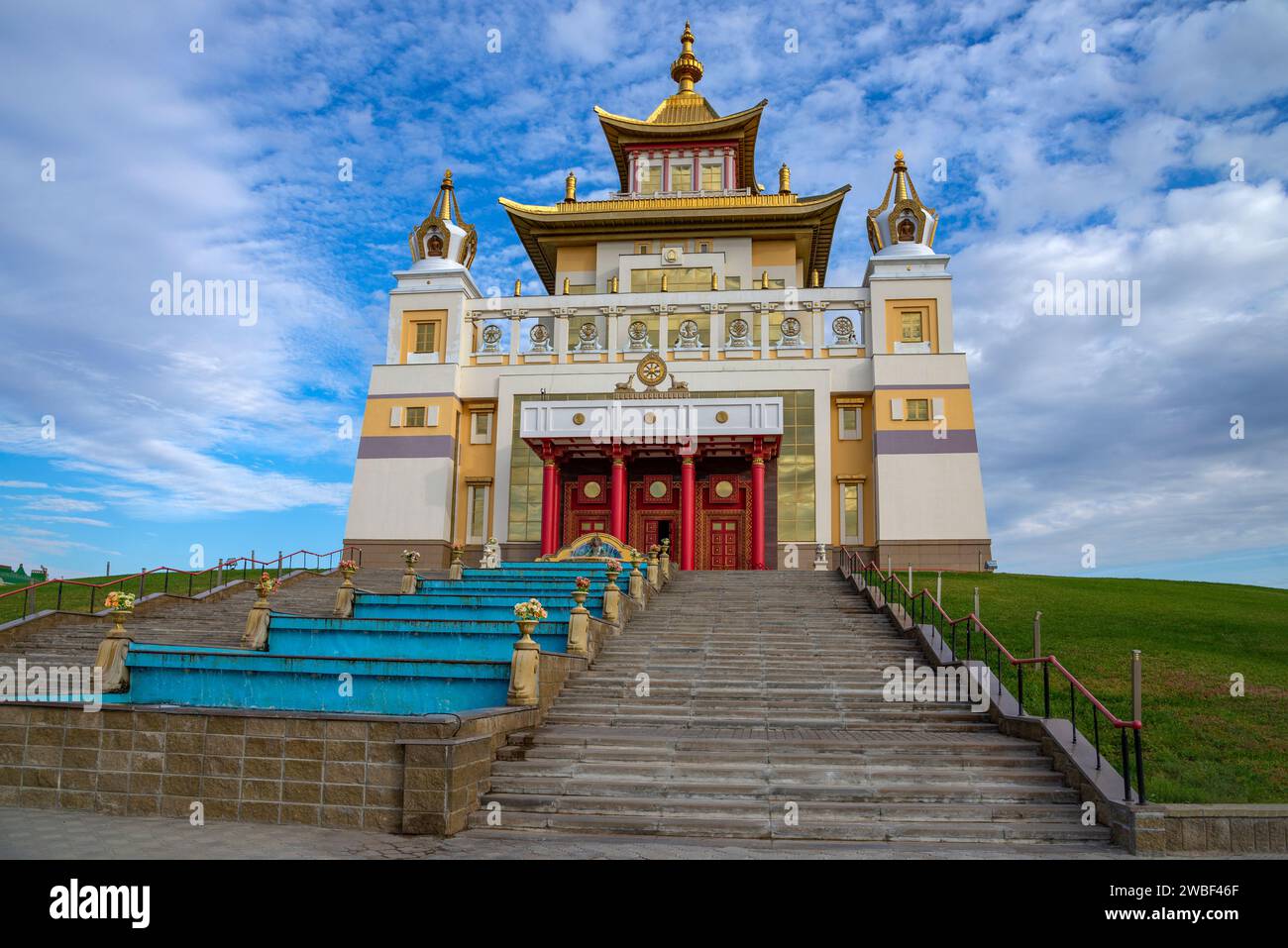 Am buddhistischen Tempel „Goldene Wohnung von Buddha Shakyamuni“. Elista, Republik Kalmykien, Russland Stockfoto