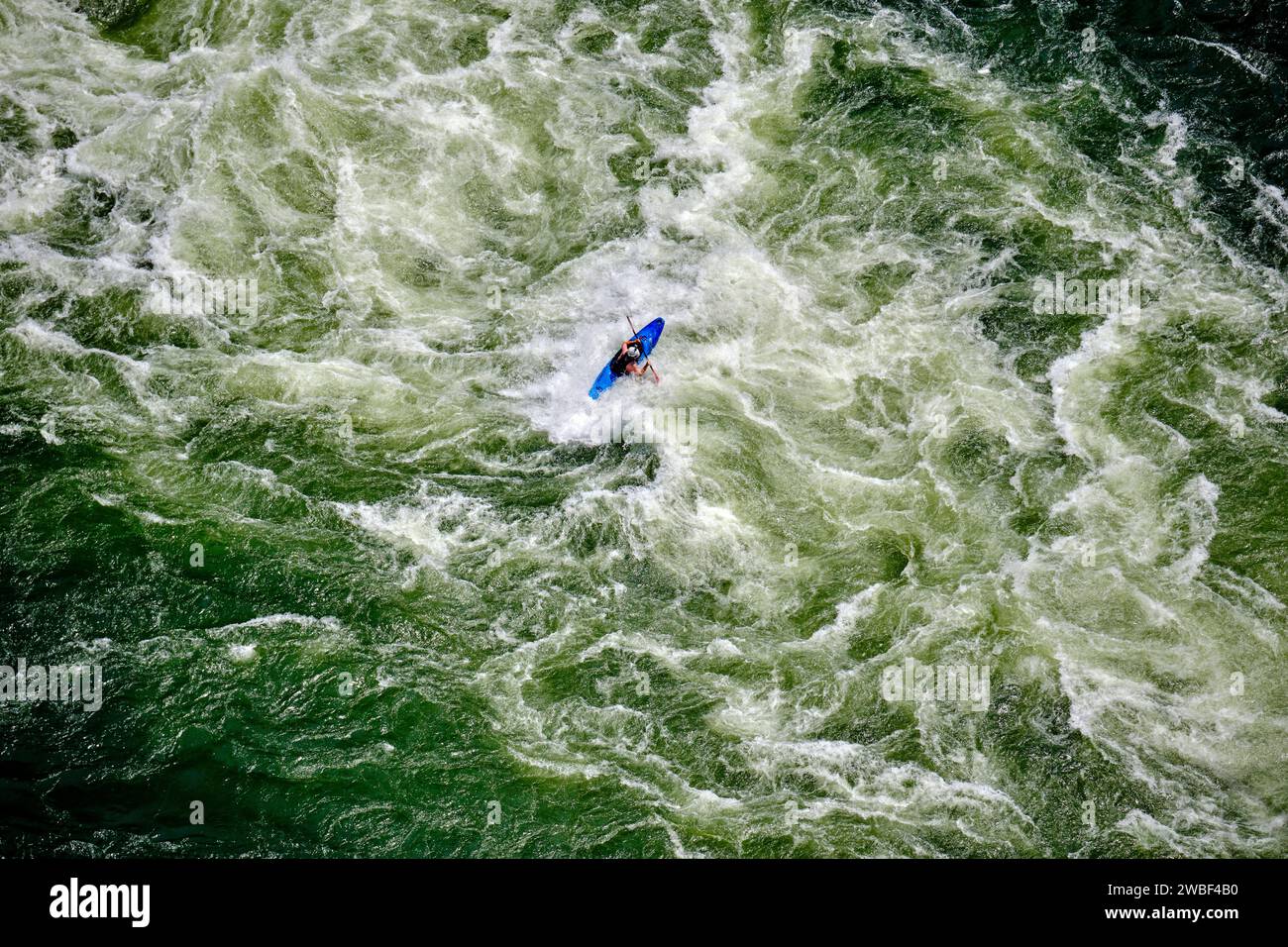 Simbabwe, Provinz Matabeleland North, Sambesi River an den Victoria Falls, die zum UNESCO-Weltkulturerbe gehören, Rafting und Kajak in den Sambesi-Schluchten Stockfoto