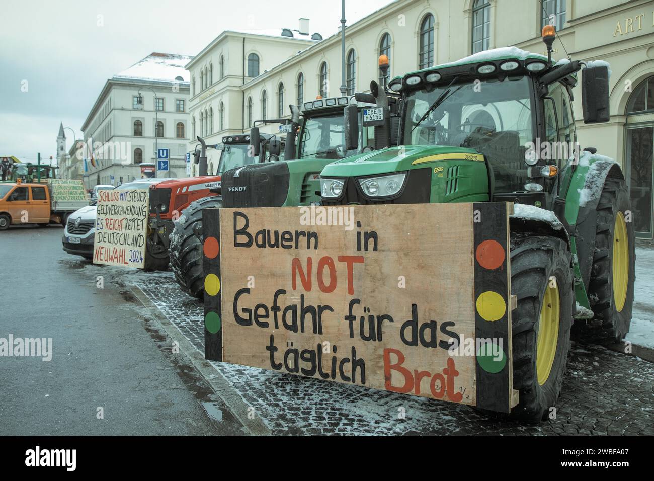 Traktoren auf der Zentralkundgebung, Bauernprotest, Odeonsplatz, München, Oberbayern, Bayern, Deutschland Stockfoto