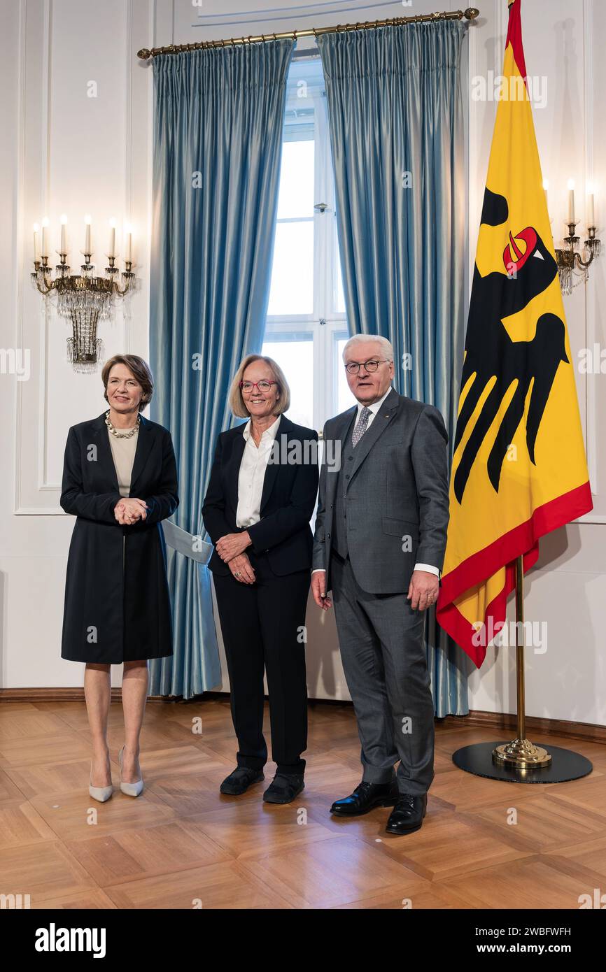 09.01.2024,Berlin,Schloss Bellevue,Neujahrsempfang des Bundespräsidenten Frank-Walter-Steinmeier für Repräsentanten des öffentlichen Lebens und rund 60 engagierte Bürgerinnen und Bürger aus allen Bundesländern.Foto:BP Frank-Walter Steinmeier,Elke Büdenbender,Christiane Krajewski *** 09 01 2024,Berlin,Schloss Bellevue,Neujahrsempfang von Bundespräsident Frank Walter Steinmeier für Vertreter der öffentliches Leben und rund 60 engagierte Bürger aus allen bundesländern Foto BP Frank Walter Steinmeier, Elke Büdenbender, Christiane Krajewski Stockfoto