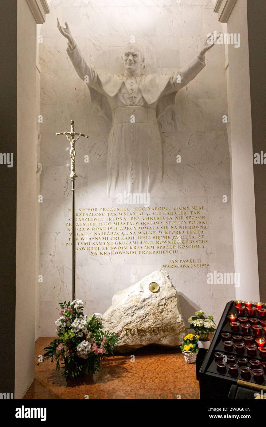 Warschau, Polen. Denkmal für Papst Johannes Paull II. In der Heilig-Kreuz-Kirche Stockfoto