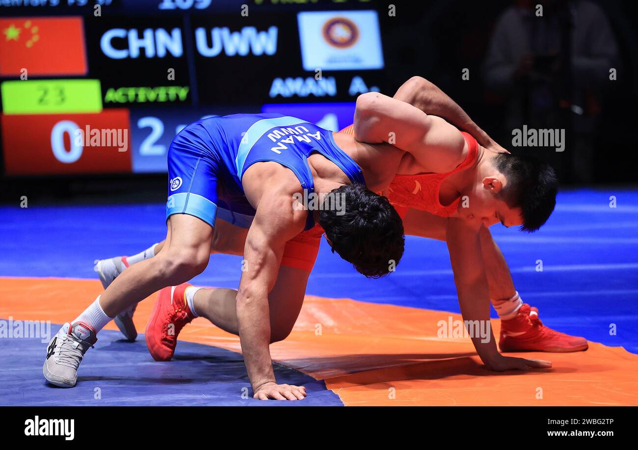 Zagreb, Kroatien. Januar 2024. Internationales Wrestlingturnier - UWW Grand Prix Ranking Series Zagreb Open 2024. 57-Kilogramm-Finale für Herren, Aman AMAN - Wanhao ZOU Foto: Marko Prpic/PIXSELL Credit: Pixsell/Alamy Live News Stockfoto