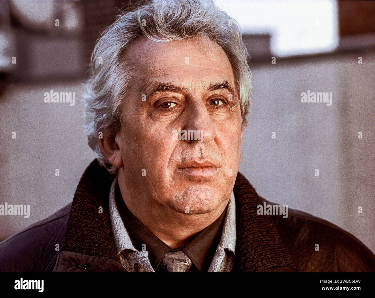 Berlin, DEU, Deutschland, Egon Krenz, geb. 1937 in Kolberg, ehemaliger Generalsekretaer des ZK der SED , Vorsitzender des Staatsrates und des nationalen Verteidigungsrates der DDR Oktober bis Dezember 1989, Mitglied des Politbueros 1983 bis 1989, Portraet wenige Wochen vor seinem Haftantritt Januar 2000, Portraet, Portrait, ernst, Berlin, DEU, Portrait Egon Krenz, geb. 1937 in Kolberg, ehemaliger Generalsekretaer des ZK der SED und Vorsitzender des Staatsrates und des nationalen Verteidigungsrates der DDR Oktober bis Dezember 1989, Mitglied des Politbueros 1983 bis 1989, Portraet wenige Wochen Stockfoto