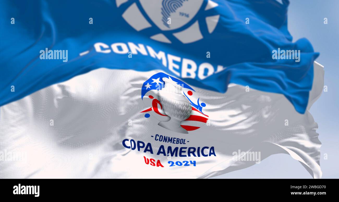 Miami, USA, 3. Dezember 2023: Copa America USA 2024 Flag weht mit CONMEBOL-Flagge. Illustrierendes redaktionelles 3D-Illustrationsrendering. Selektiver Fokus Stockfoto