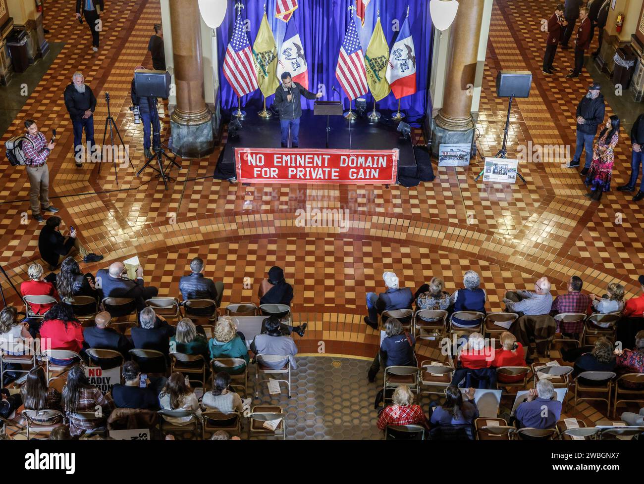 Usa. Januar 2024. Der republikanische Präsidentschaftskandidat Vivek Ranaswamy spricht bei einer Anti-Prominent-Domäne-Kundgebung im Iowa State Capitol in des Moines, Iowa, am 10. Januar 2024. Die Republikaner von Iowa werden sich am 15. Januar zu Caucus treffen, um ihren Kandidaten für den US-Präsidenten auszuwählen. Foto: Tannen Maury/UPI Credit: UPI/Alamy Live News Stockfoto
