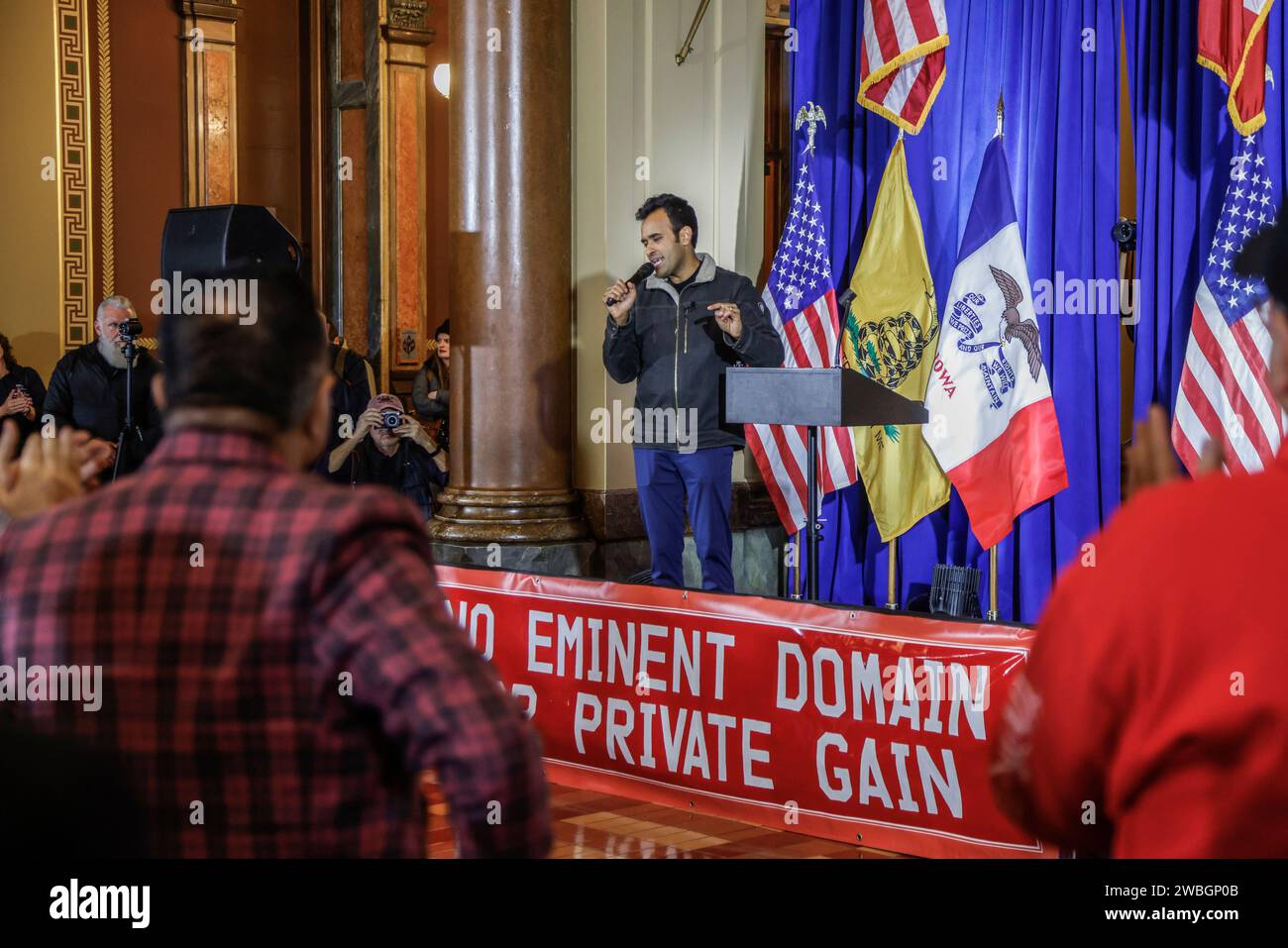 Usa. Januar 2024. Der republikanische Präsidentschaftskandidat Vivek Ramaswamy spricht bei einer Anti-Prominent-Domäne-Kundgebung im Iowa State Capitol in des Moines, Iowa, am 10. Januar 2024. Die Republikaner von Iowa werden sich am 15. Januar zu Caucus treffen, um ihren Kandidaten für den US-Präsidenten auszuwählen. Foto: Tannen Maury/UPI Credit: UPI/Alamy Live News Stockfoto