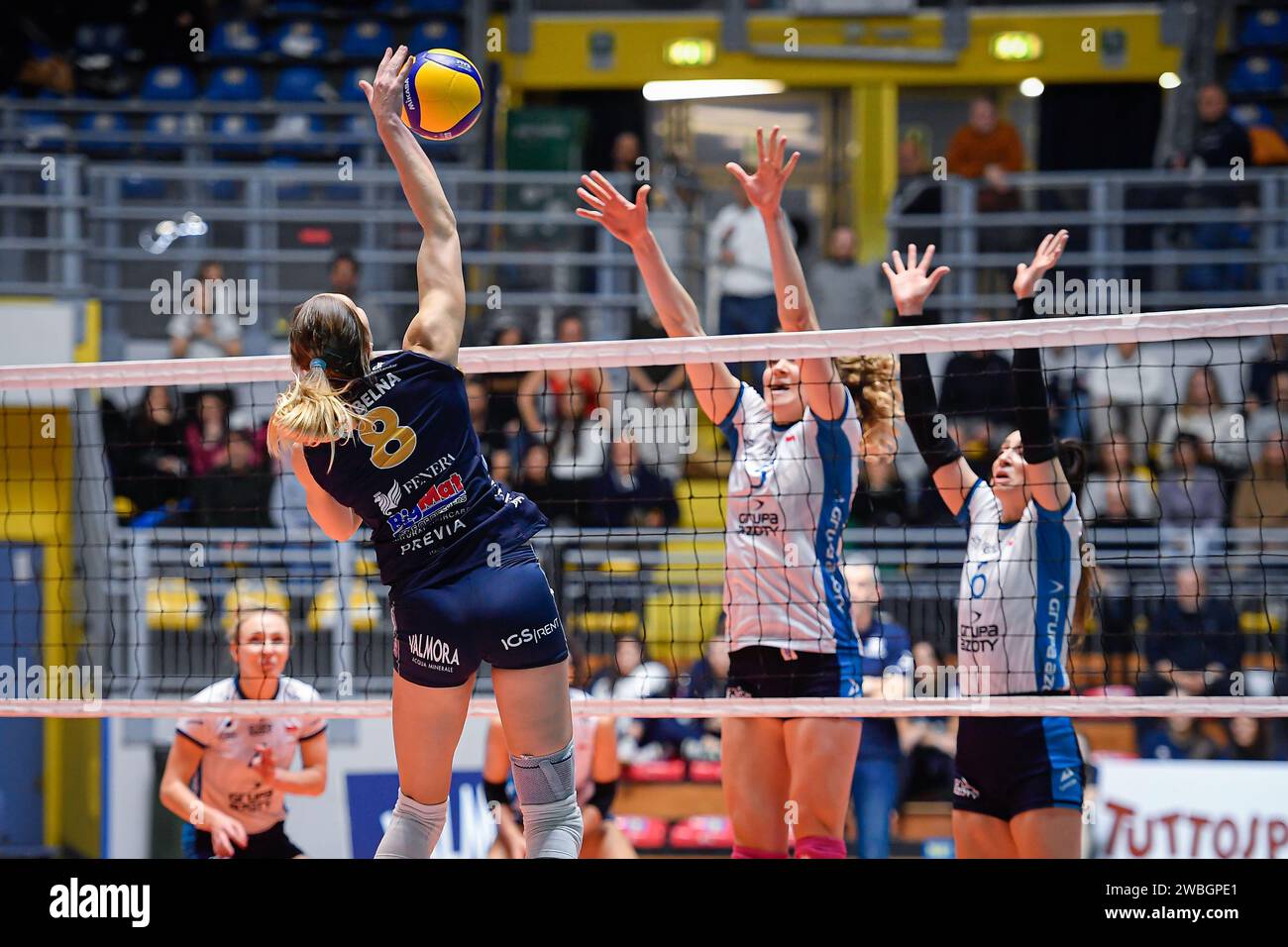 Turin, Italien. Januar 2024. Turin, Italien 10. Januar 2024CEV Volleyball Cup 2024 Pala Gianni Asti Turin reale Mutua Fenera Chieri â76 - Grupa Azoty Chemik Police 3-1 Grobelna Kaja 8 (Chieri'76) im Einsatz während des Spiels der CEV Champions League zwischen reale Mutua Fenera Chieri '76 und Grupa Azoty Chemik Police in Pala Gianni Asti, Turin Credit: Unabhängige Fotoagentur/Alamy Live News Stockfoto
