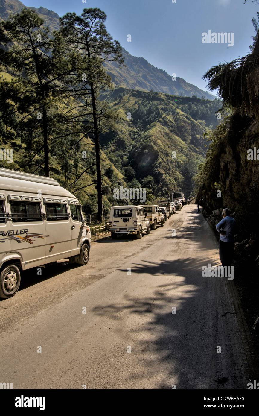 Tempo parken, von Mandi nach Kullu Road, Himachal Pradesh, Indien, Asien Stockfoto