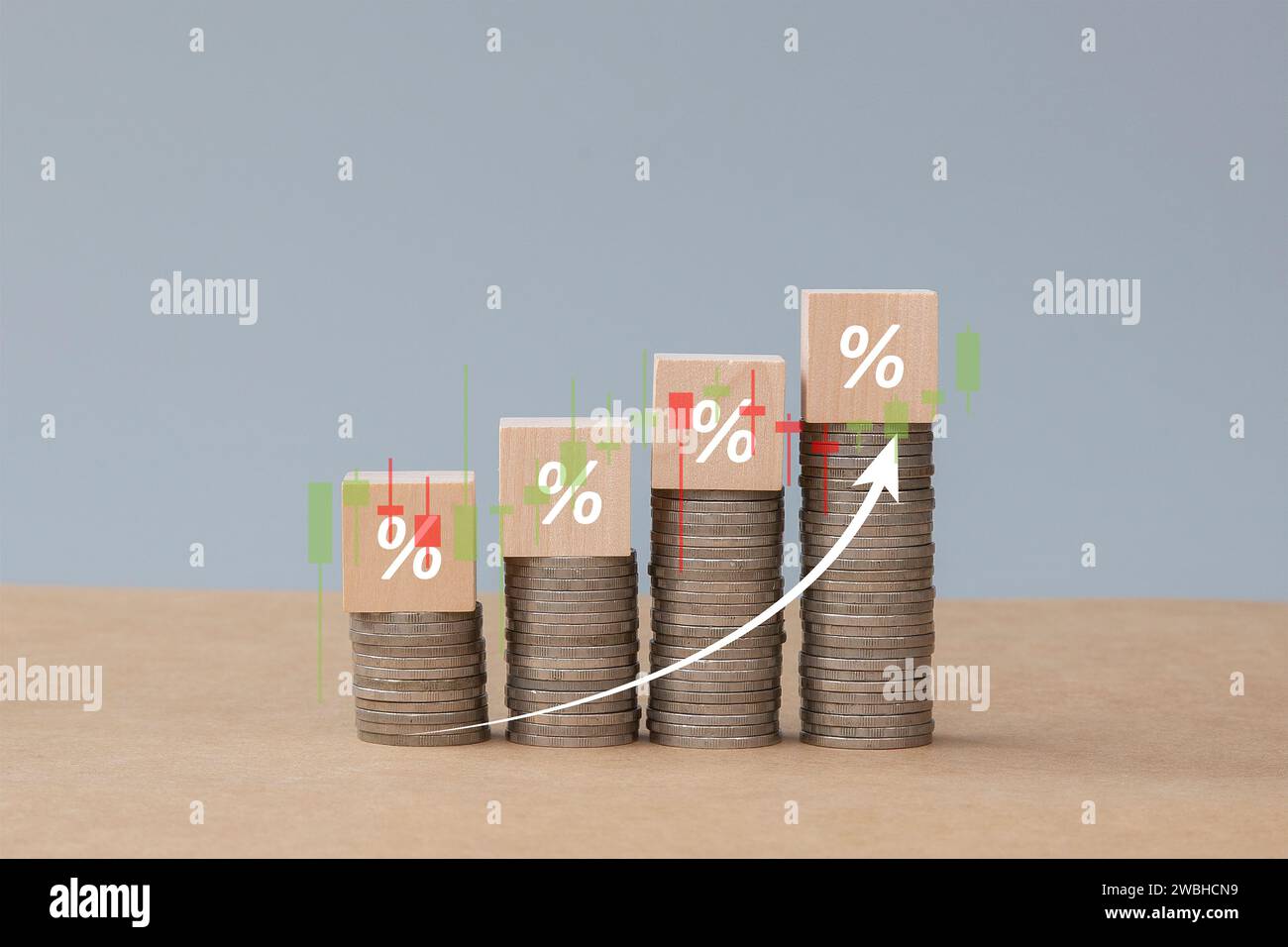 Münzstapel mit Diagramm für Finanzwachstum und Geschäftsmarketing. Stockfoto