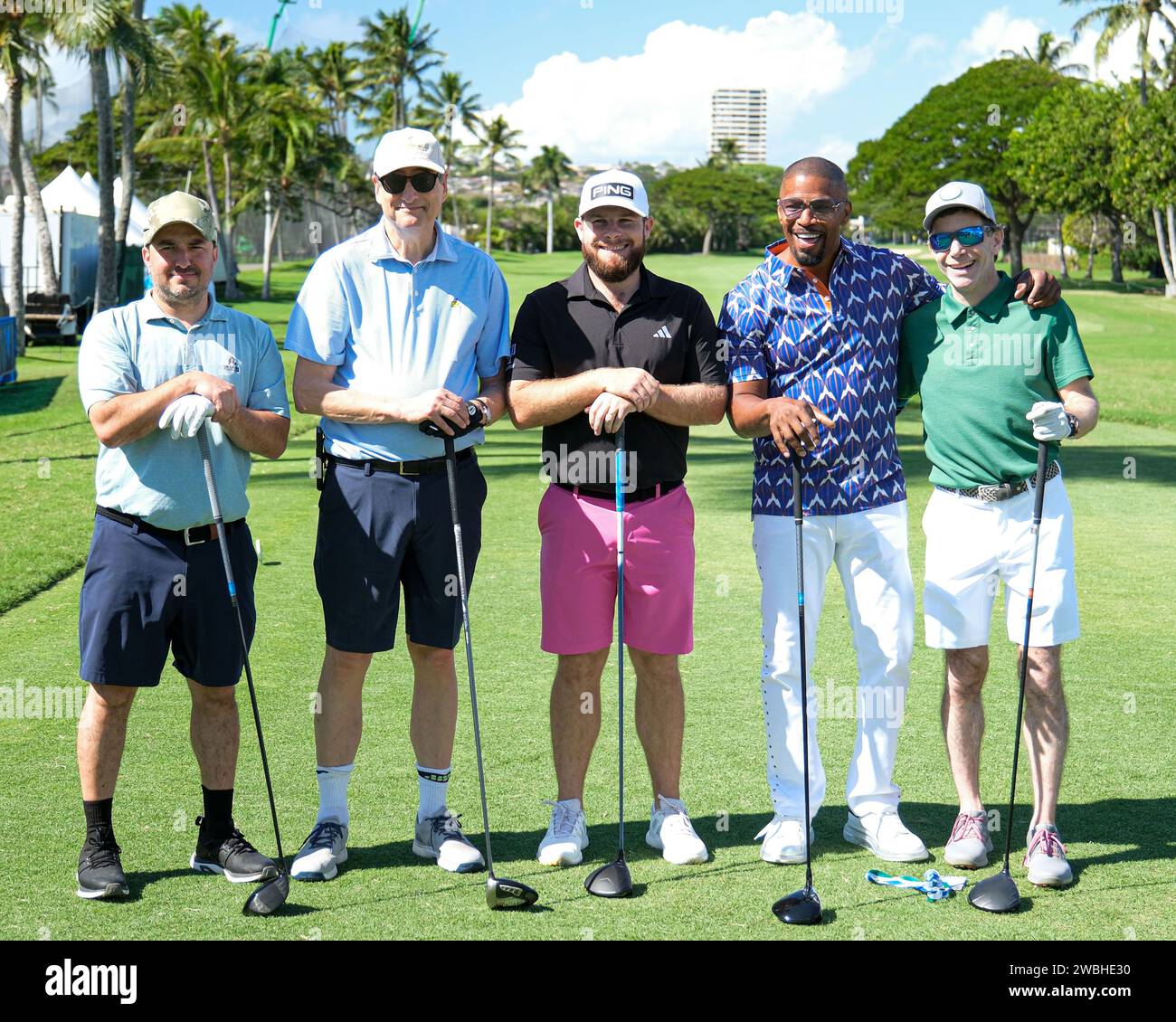 Honolulu, Hawaii, USA. Januar 2024. Der Oscar-Gewinner Jamie Foxx posiert mit seinem Team während des Pro/am-Tages bei den Sony Open im Waialae Country Club in Honolulu, Hawaii. Glenn Yoza/CSM/Alamy Live News Stockfoto